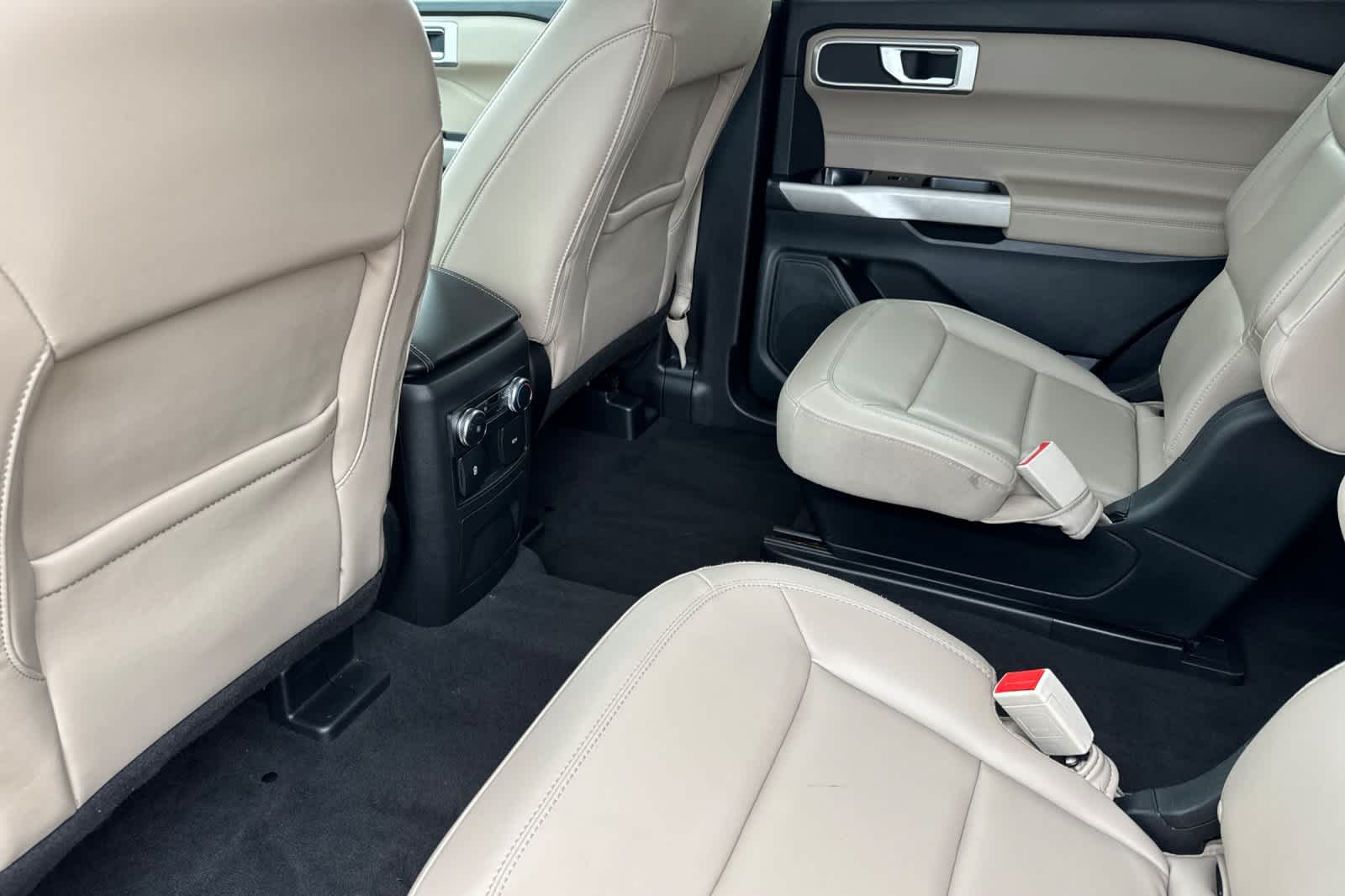 Thumbnail: 2022 Ford Explorer - 4