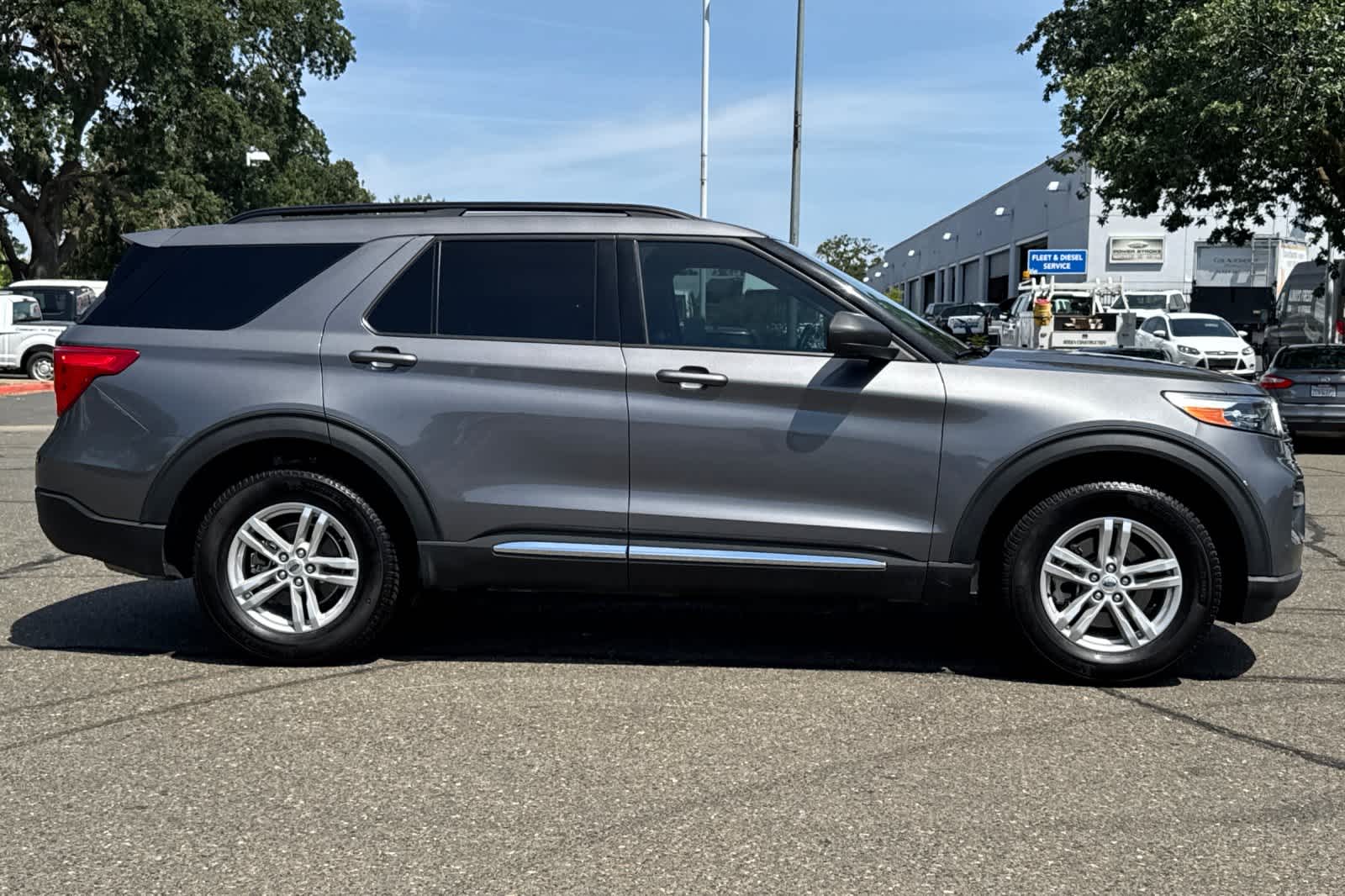 Thumbnail: 2022 Ford Explorer - 8