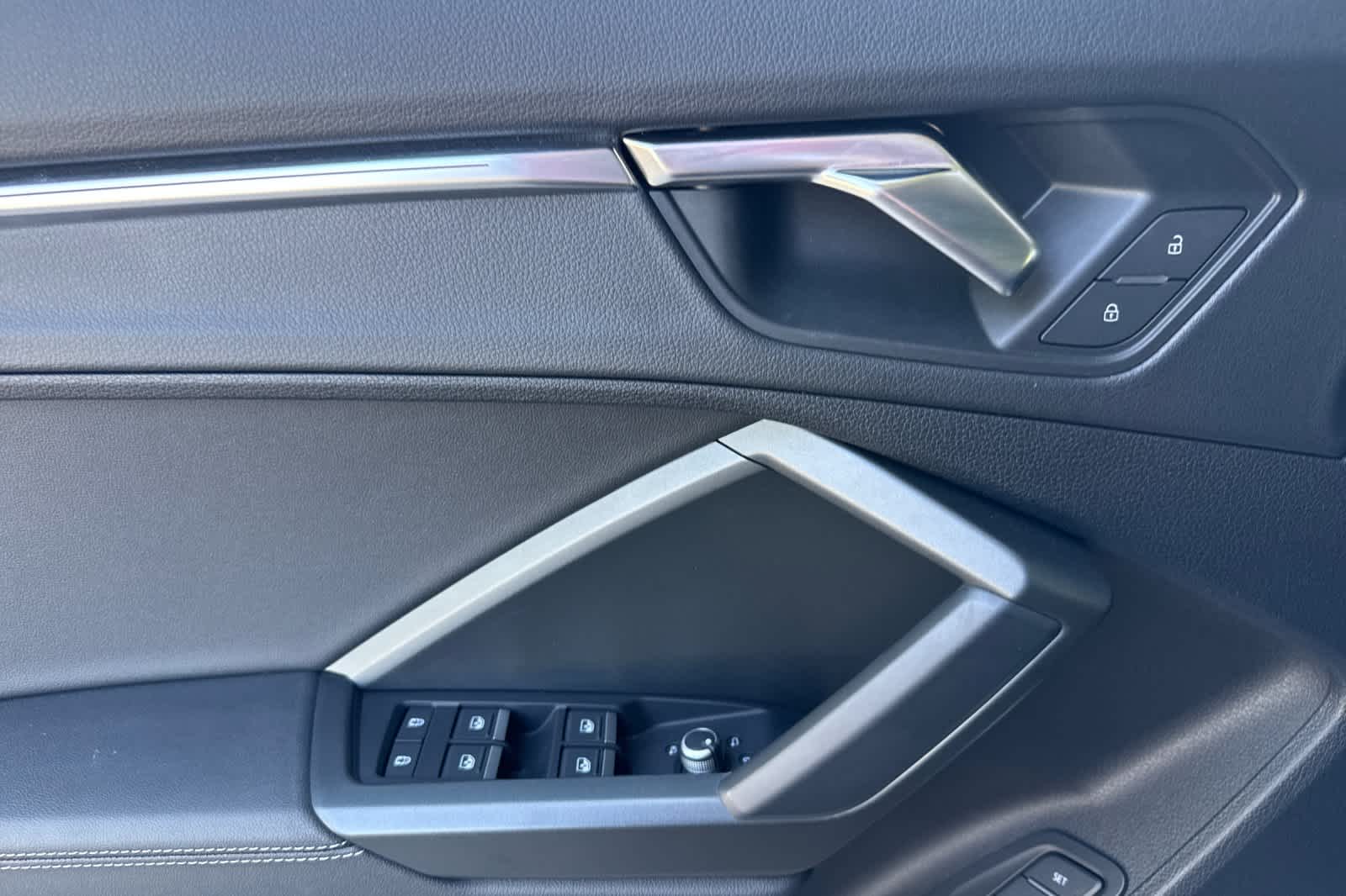 Thumbnail: 2023 Audi Q3 - 12