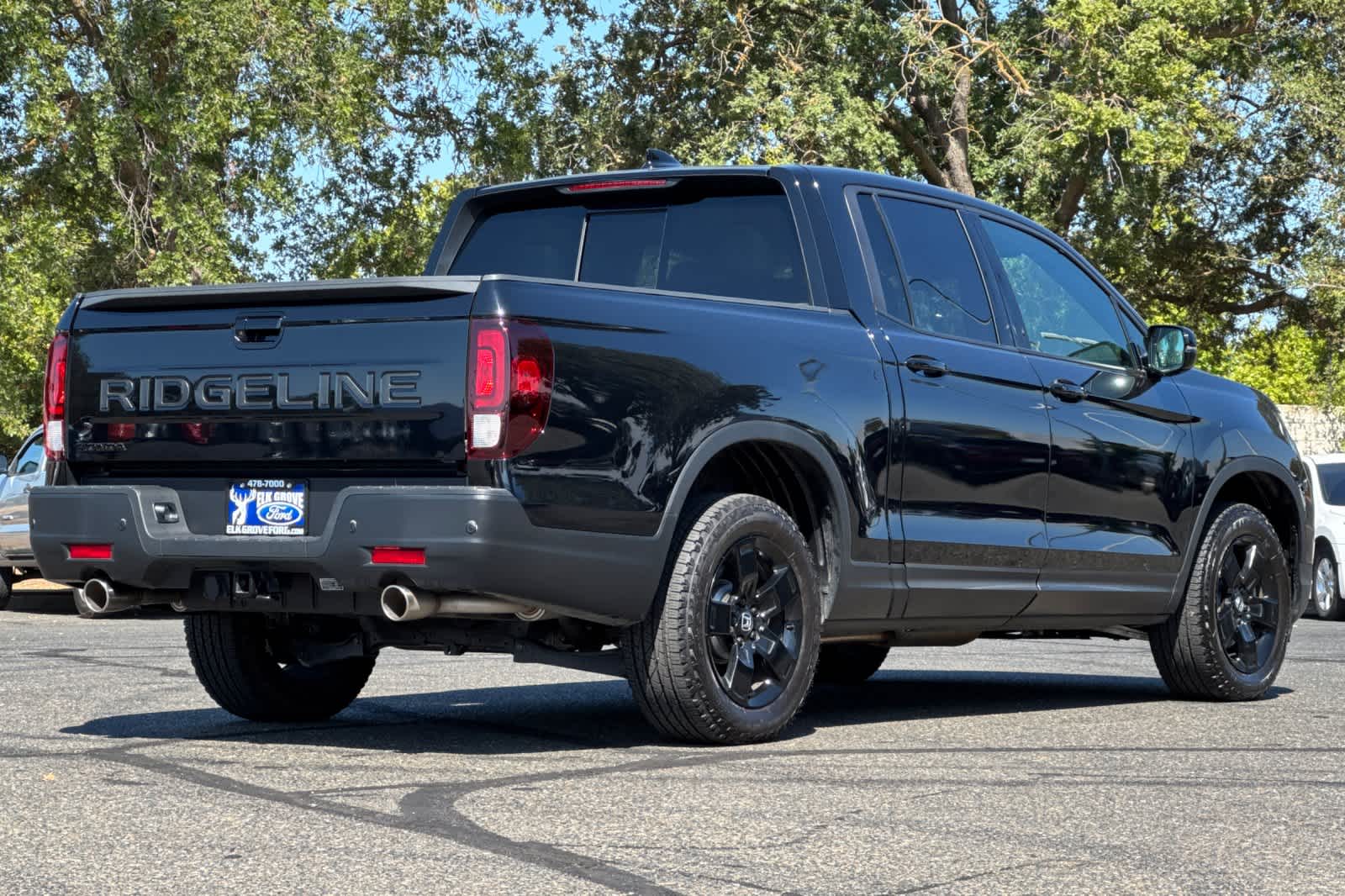 2024 Honda Ridgeline Black Edition photo 2