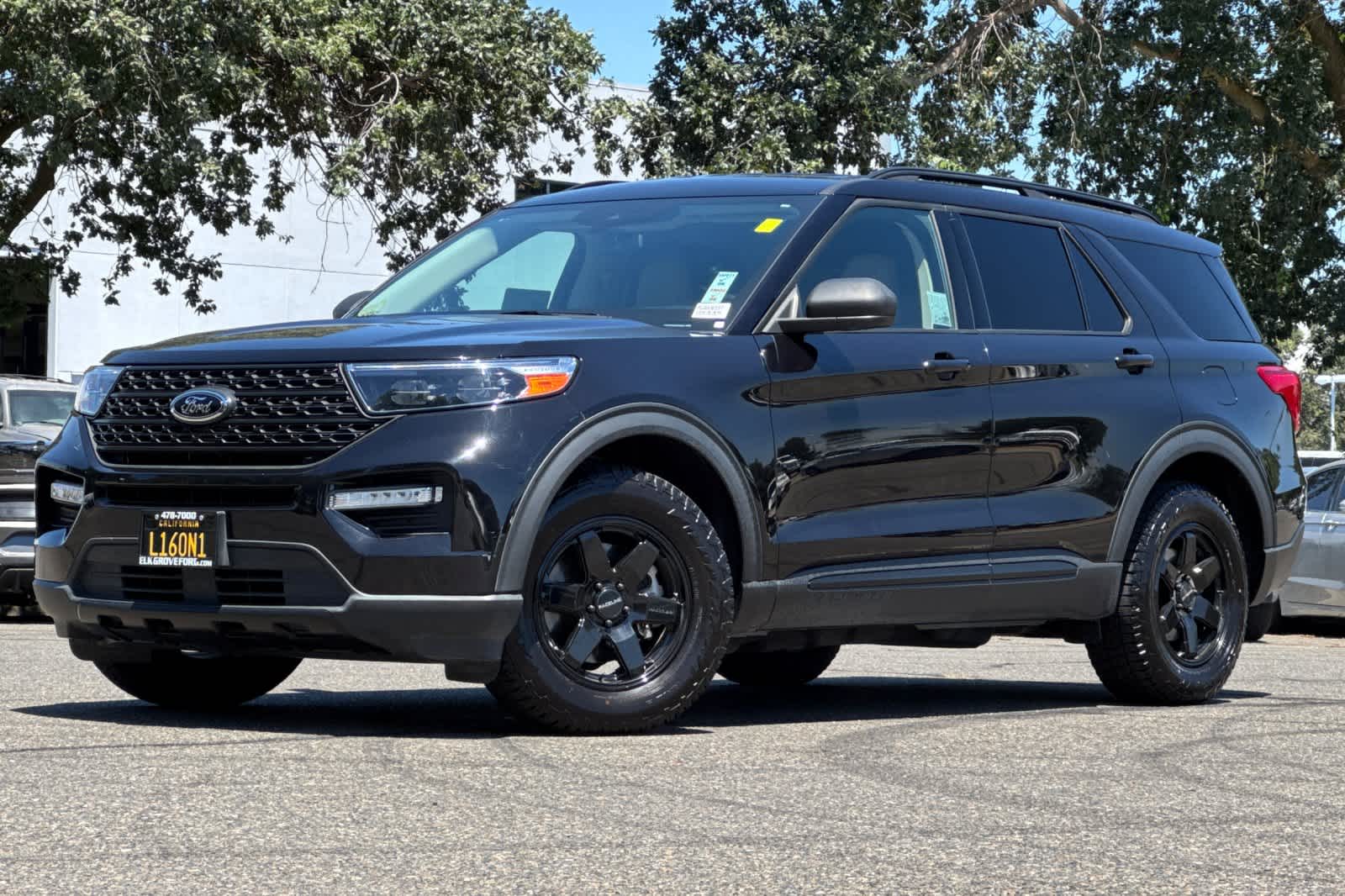 2023 Ford Explorer XLT 4WD's photo