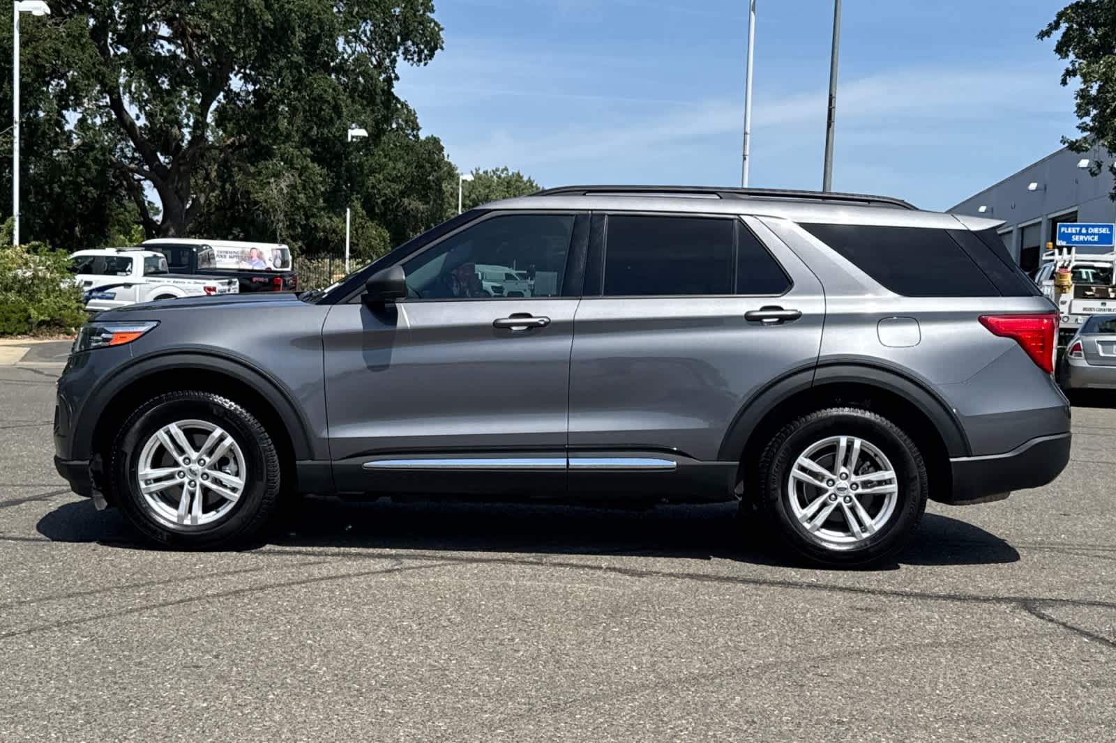 Thumbnail: 2022 Ford Explorer - 5