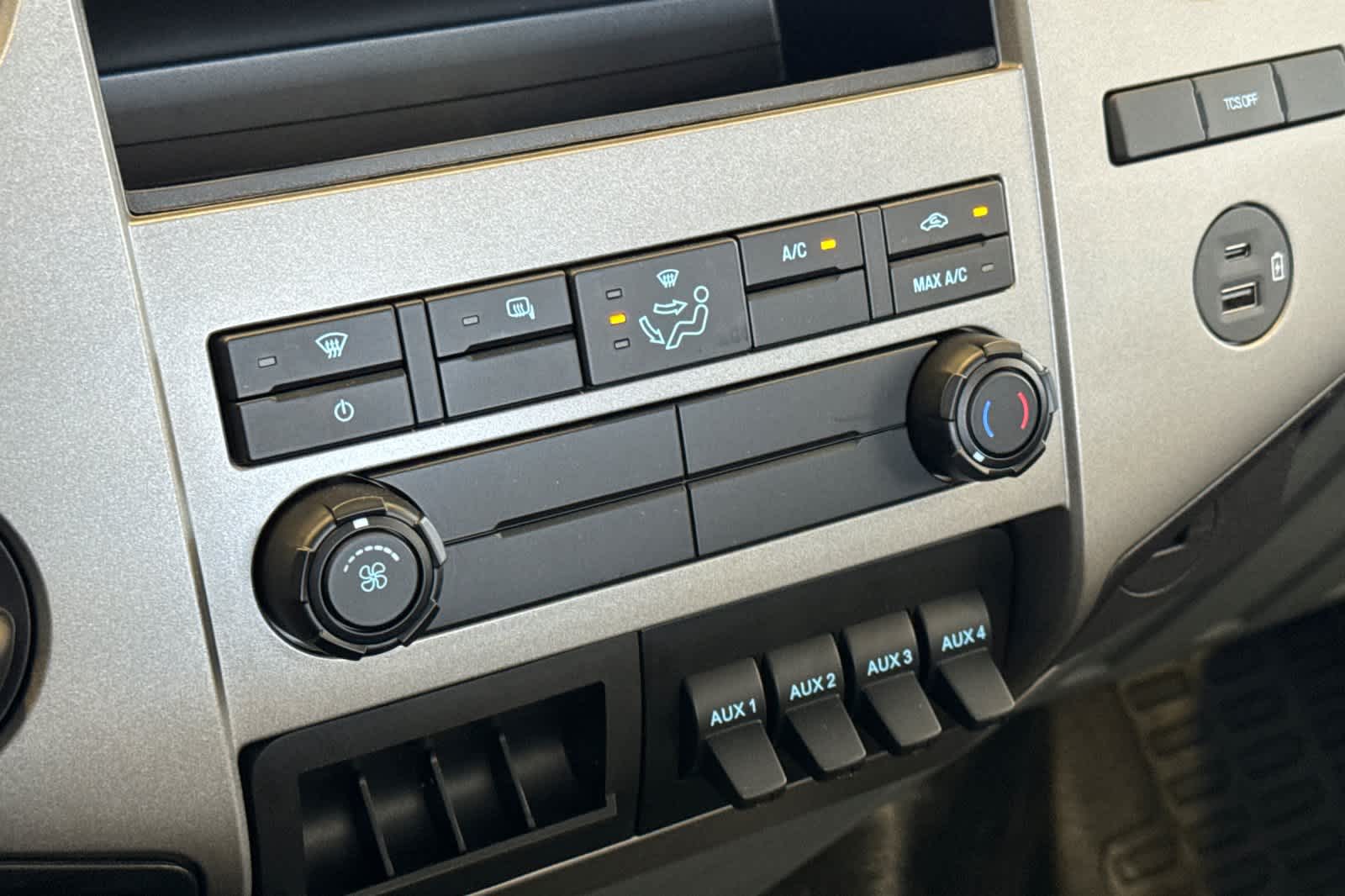 Thumbnail: 2025 Ford F-650 - 18