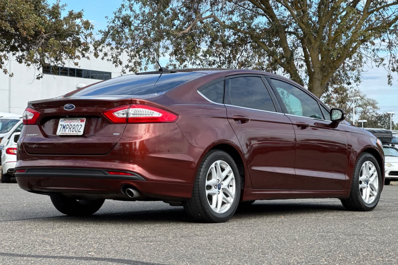 2016 Ford Fusion SE photo 2