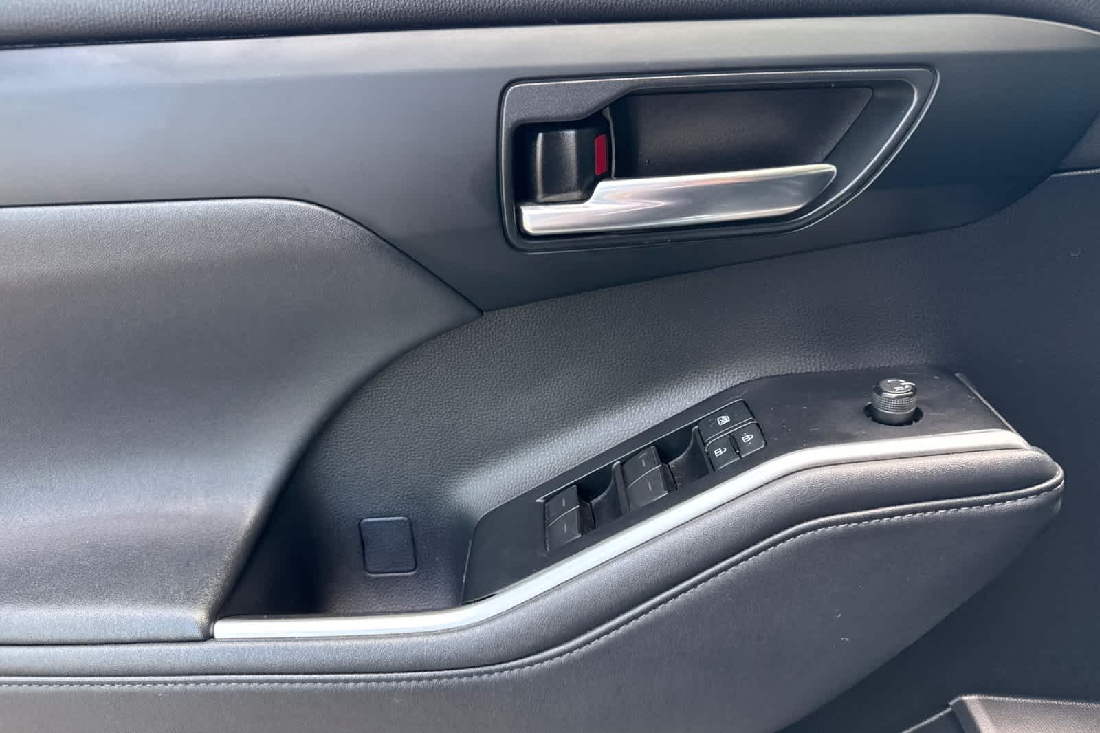 Thumbnail: 2021 Toyota Highlander - 12