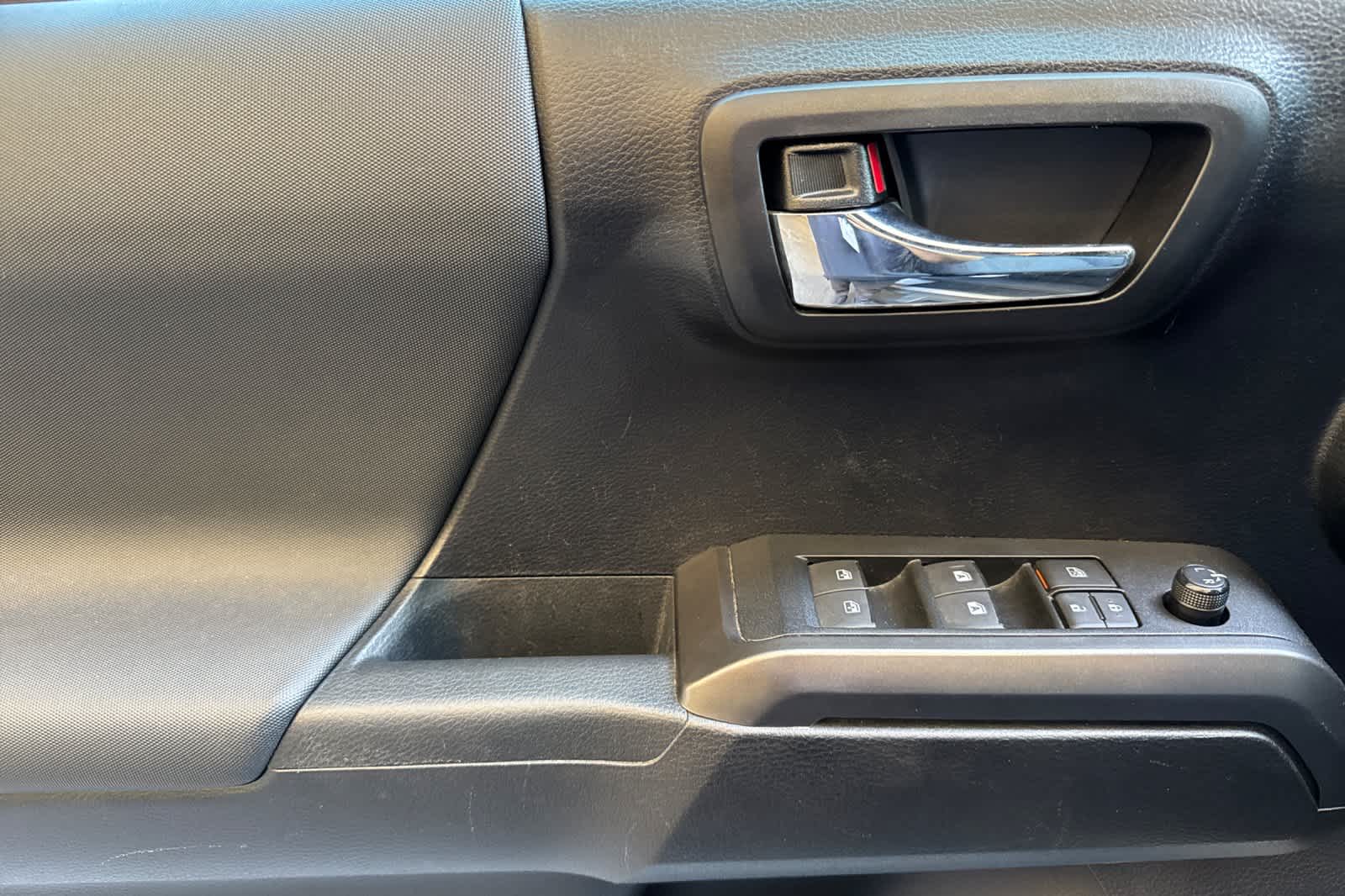 Thumbnail: 2019 Toyota Tacoma - 12