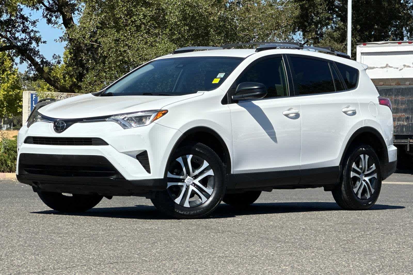 2018 Toyota RAV4 LE -
                Elk Grove, CA