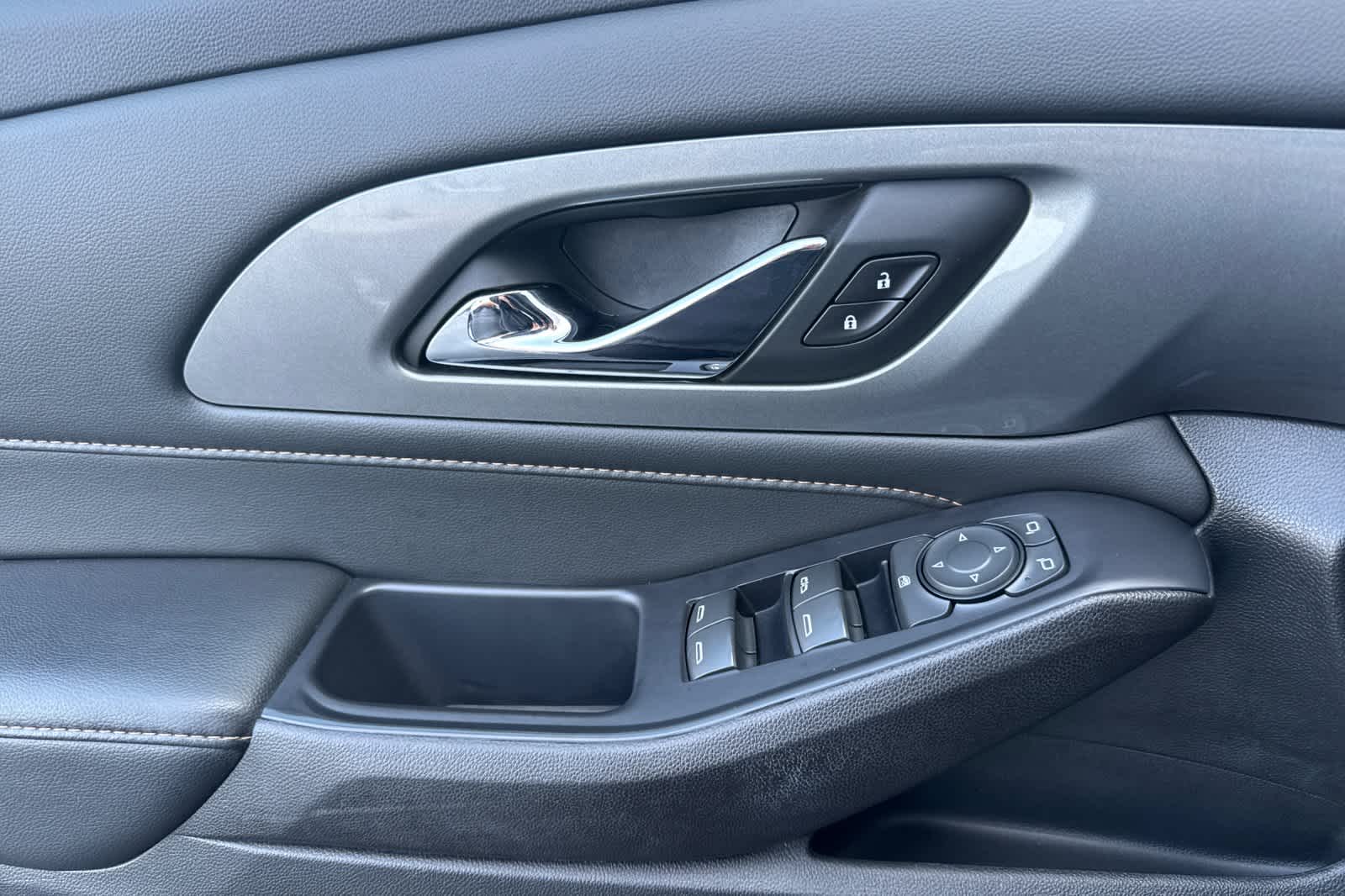 Thumbnail: 2021 Chevrolet Traverse - 12