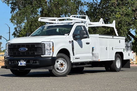 2025 Ford F-350 Chassis Truck Regular Cab