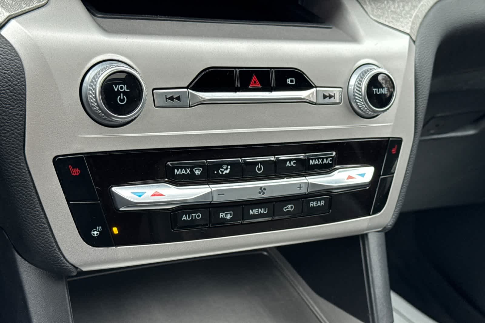 Thumbnail: 2022 Ford Explorer - 22