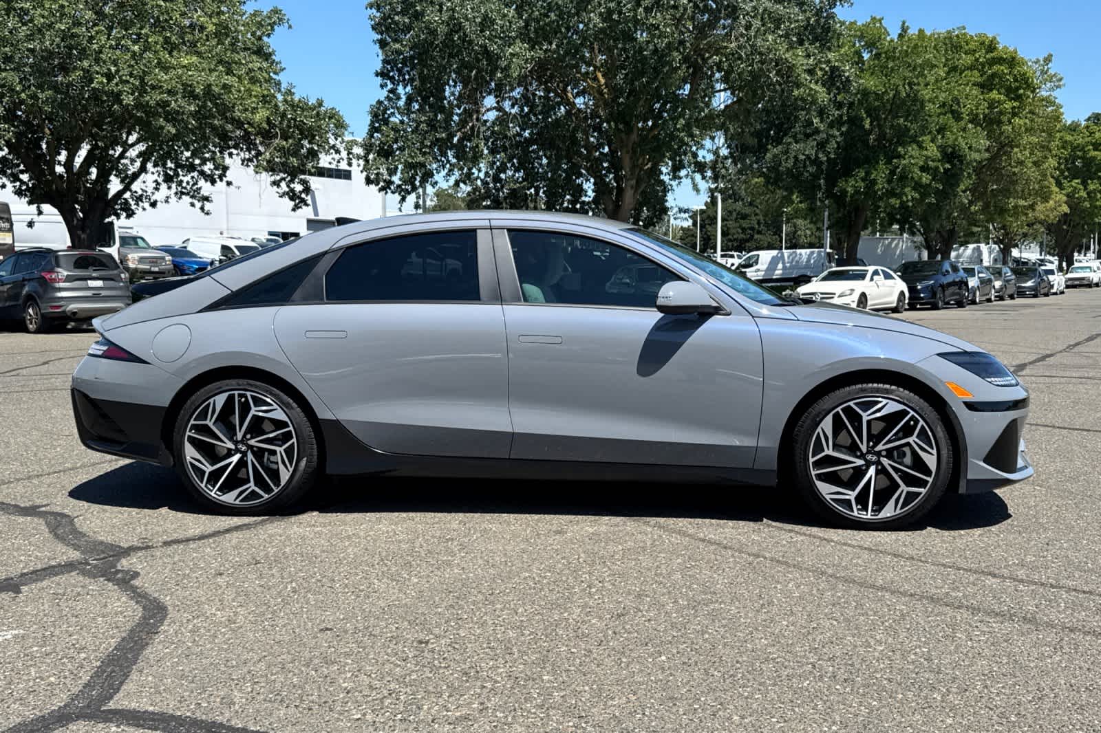Thumbnail: 2023 Hyundai Ioniq 6 - 8