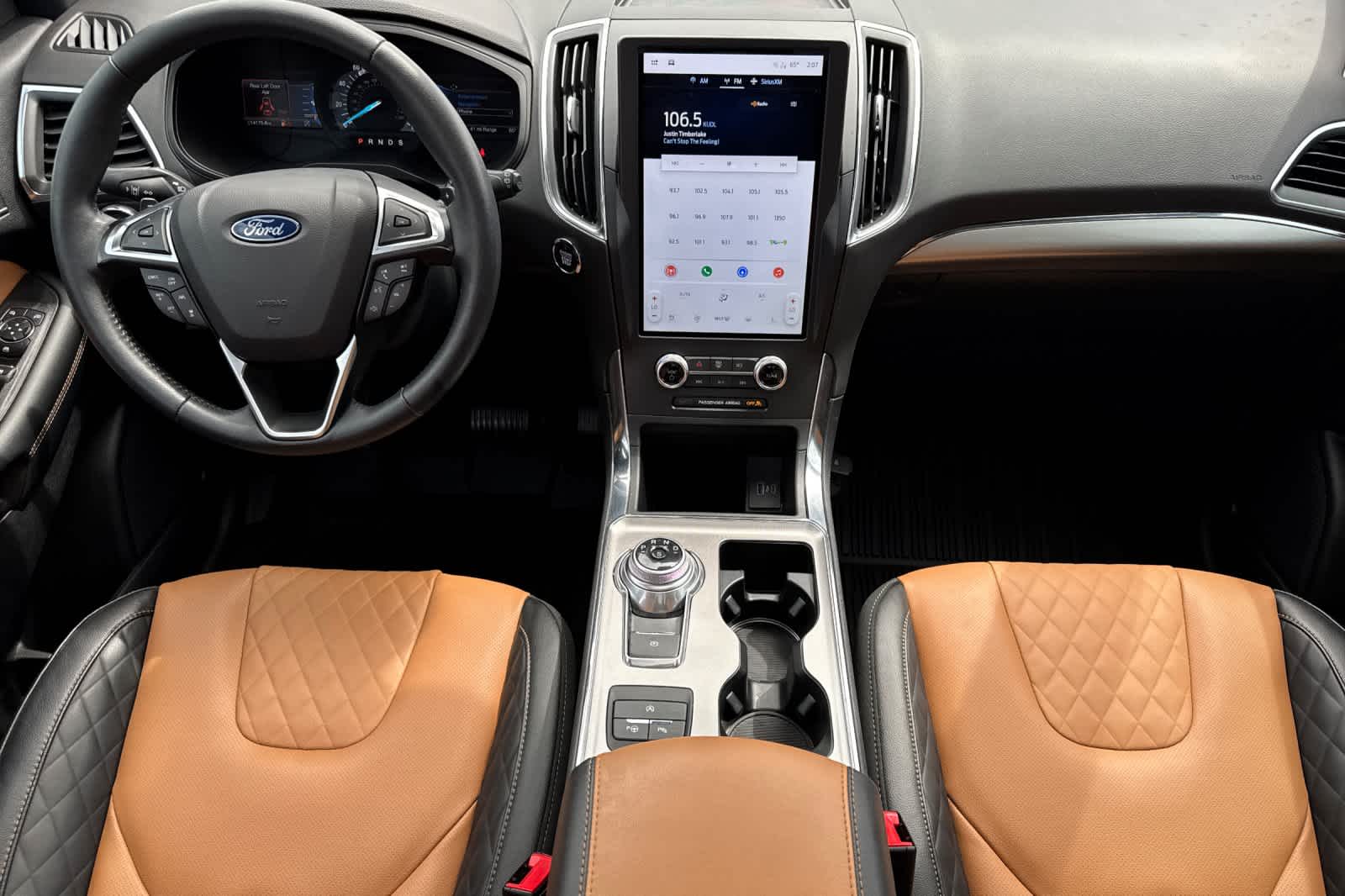 2024 Ford Edge Titanium photo 2