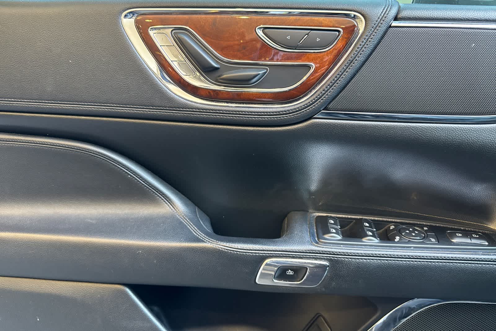 Thumbnail: 2018 Lincoln Continental - 12