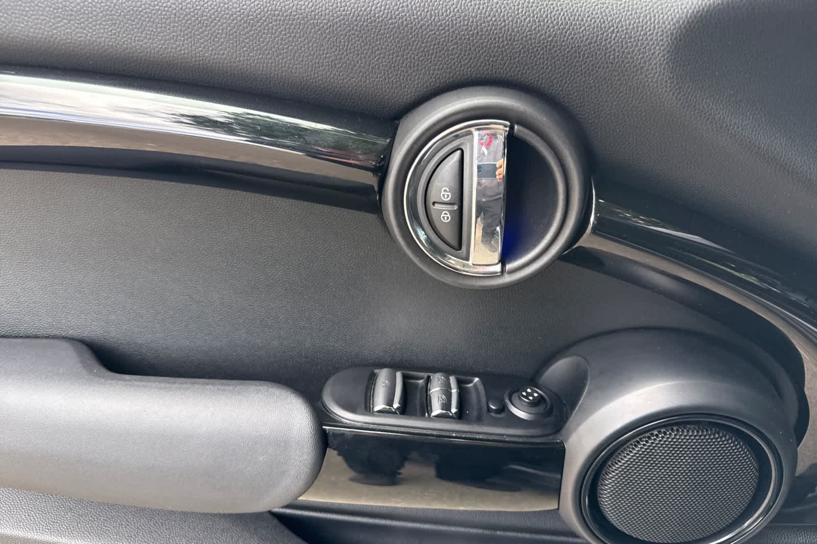 Thumbnail: 2017 MINI Cooper Convertible - 15