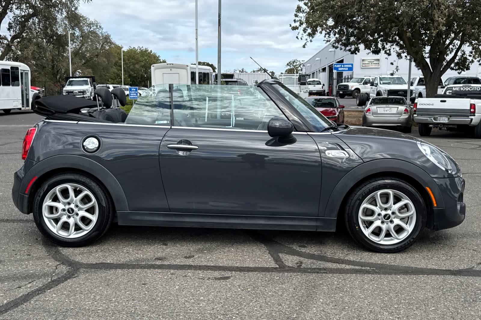 Thumbnail: 2017 MINI Cooper Convertible - 8
