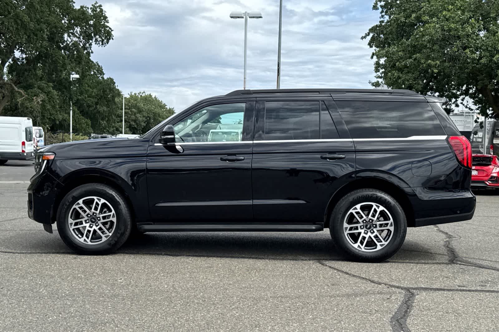 2025 Ford Expedition Active photo 4