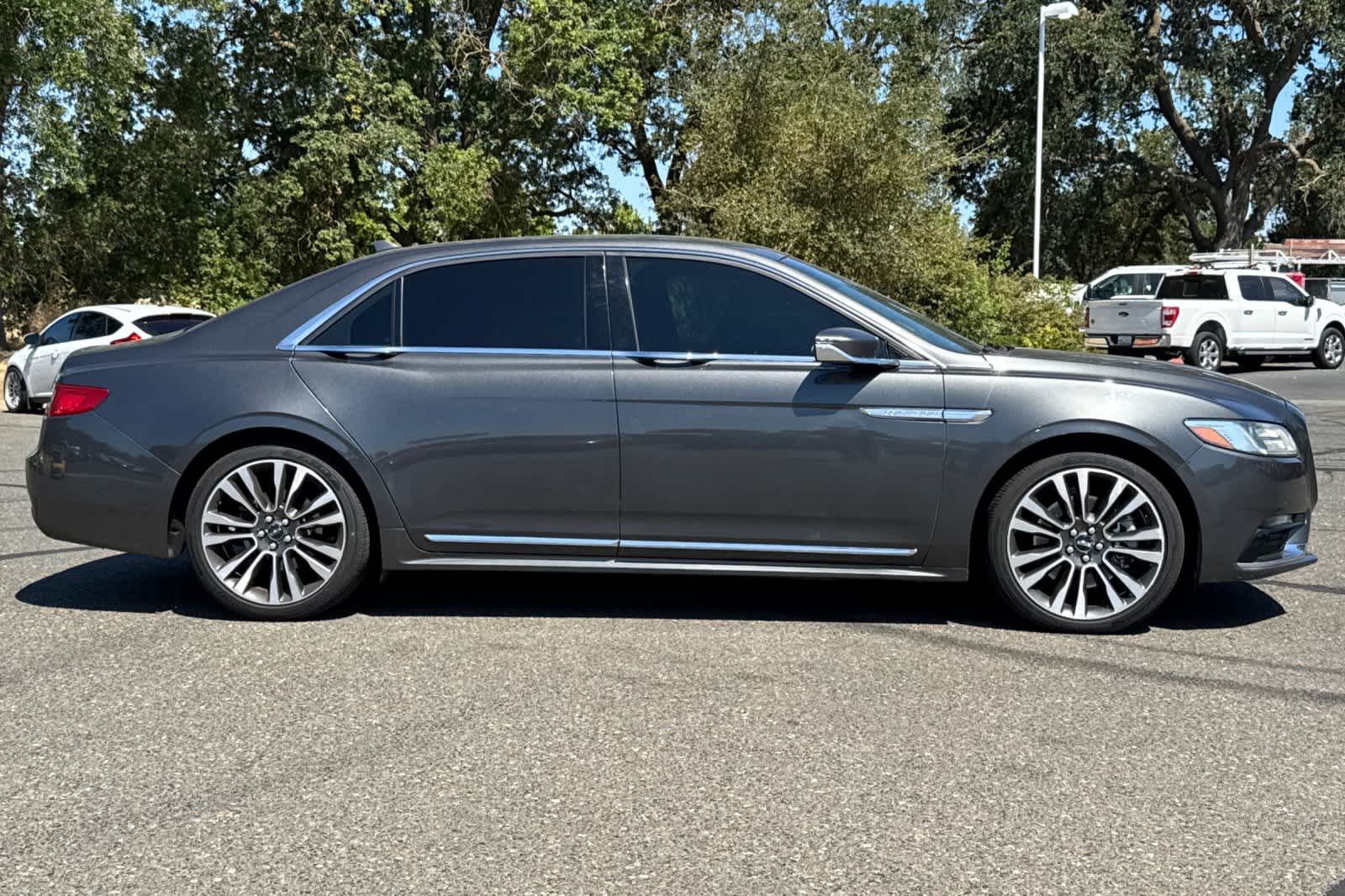Thumbnail: 2018 Lincoln Continental - 8