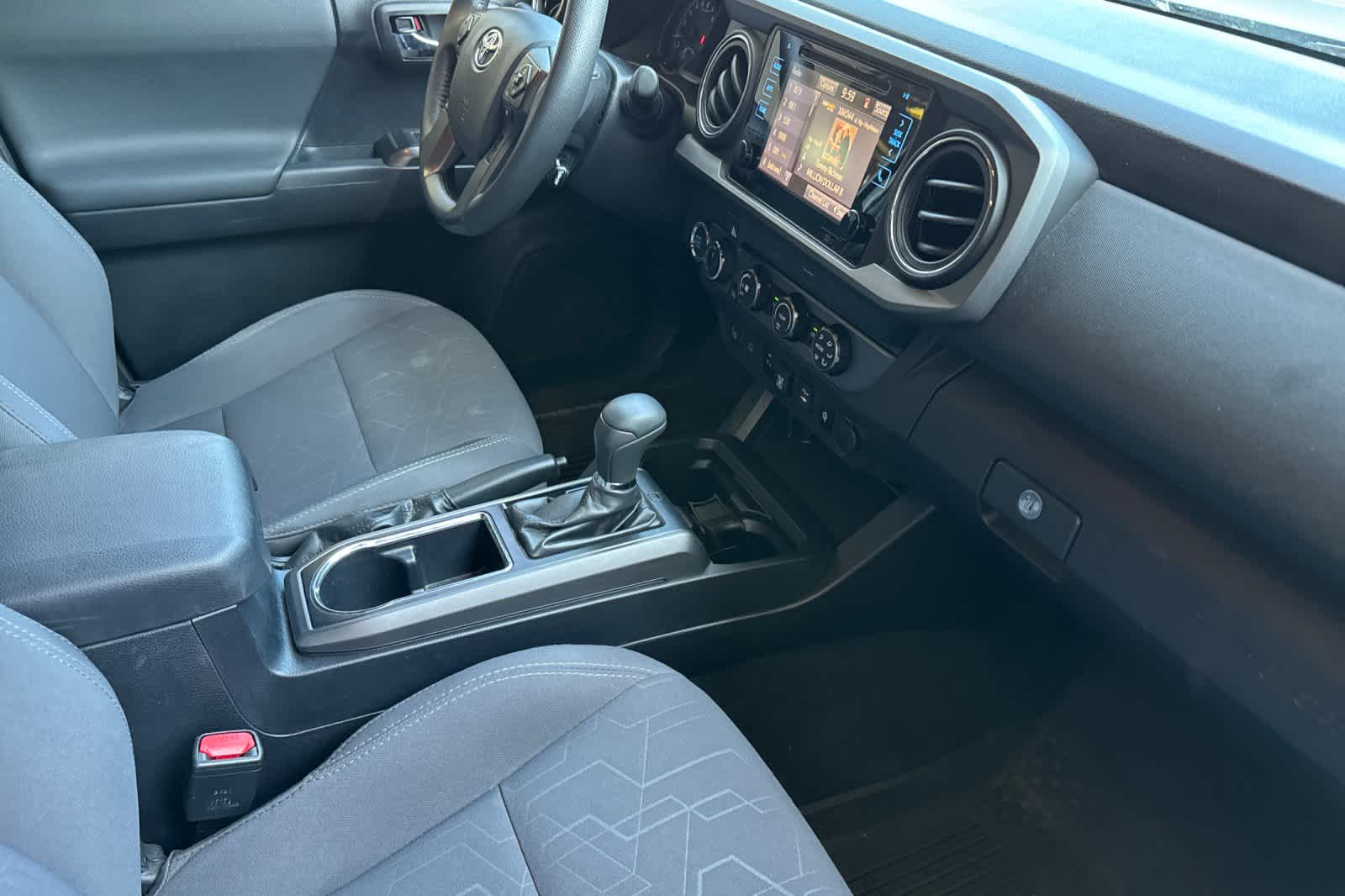 Thumbnail: 2019 Toyota Tacoma - 15