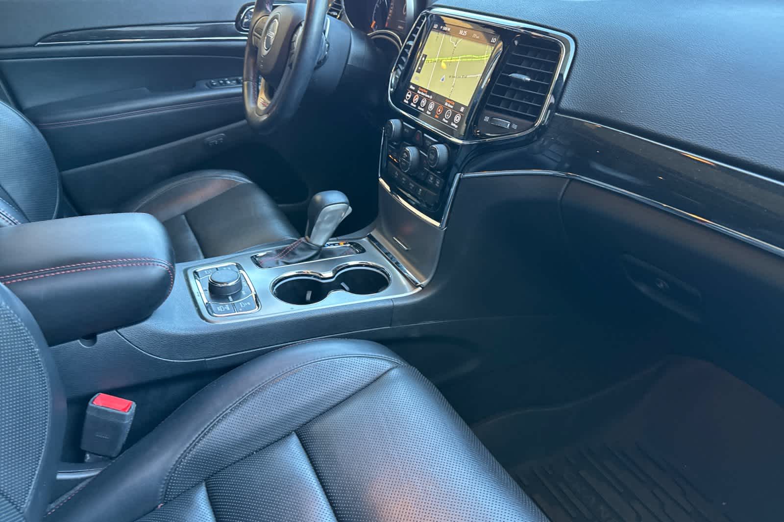 Thumbnail: 2020 Jeep Grand Cherokee - 16