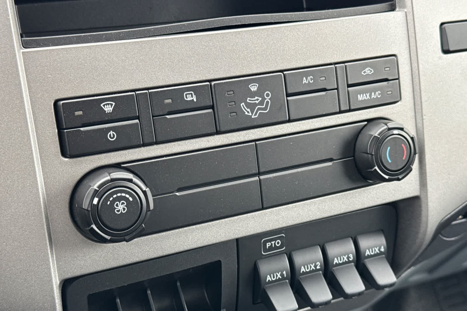2025 Ford F-650  17