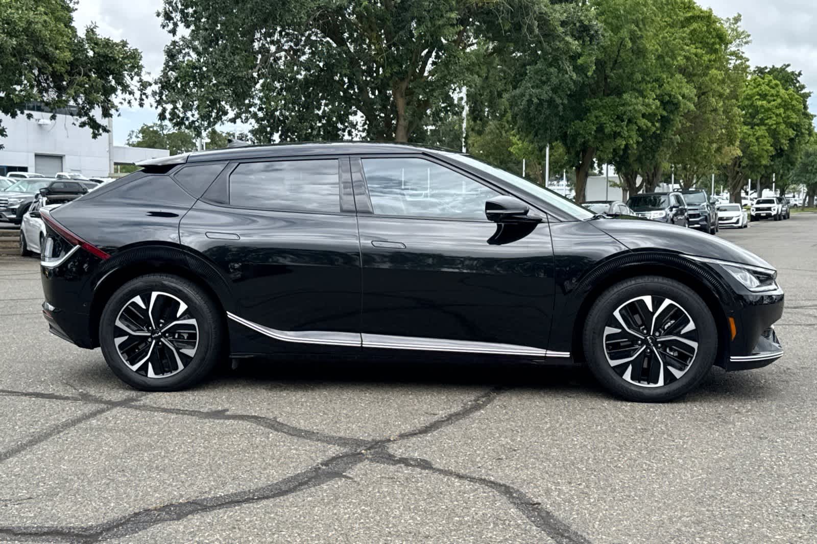 2024 Kia EV6 Wind photo 3