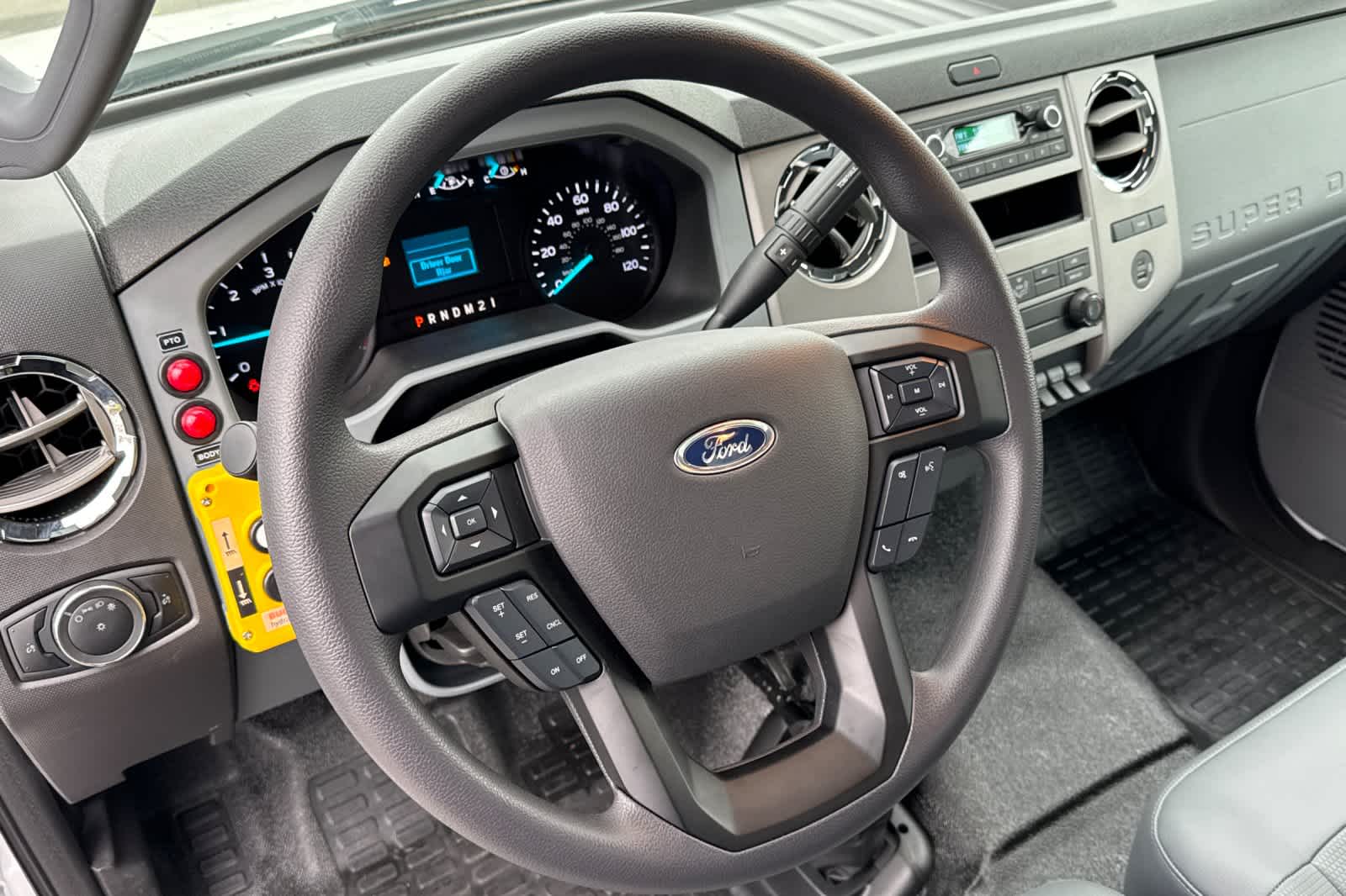 2025 Ford F-650  13