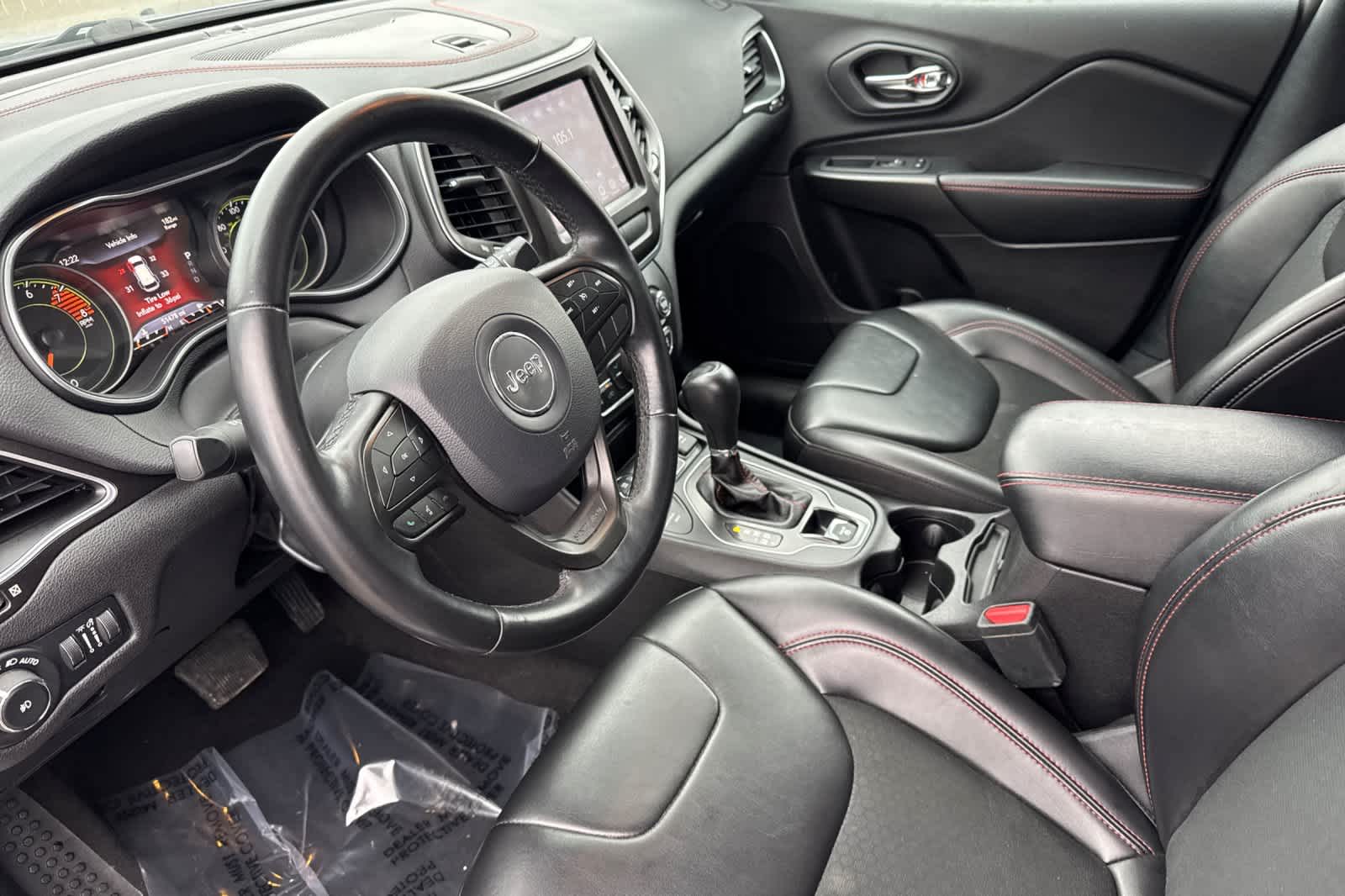 Thumbnail: 2020 Jeep Cherokee - 11