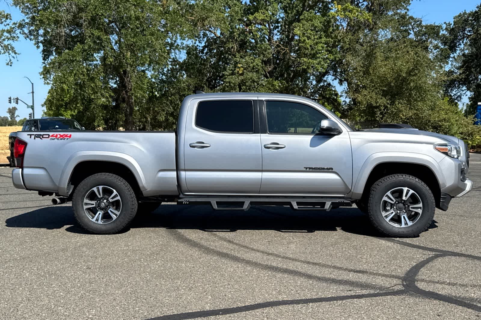 Thumbnail: 2019 Toyota Tacoma - 8