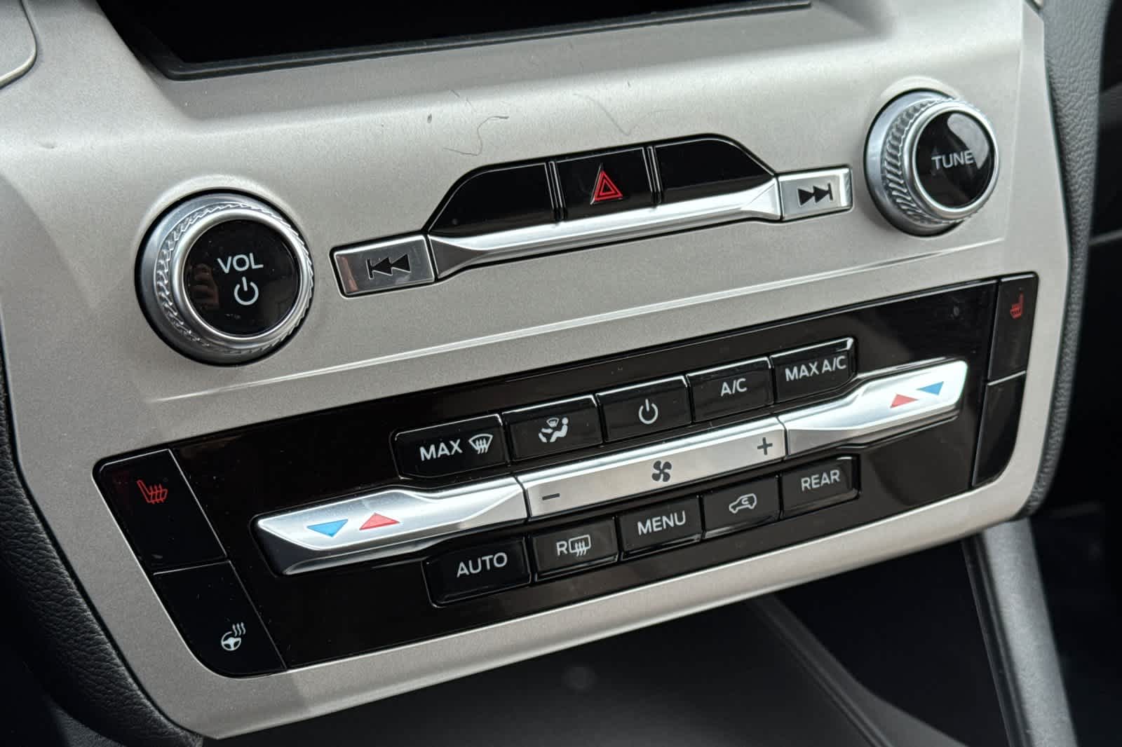 Thumbnail: 2022 Ford Explorer - 21