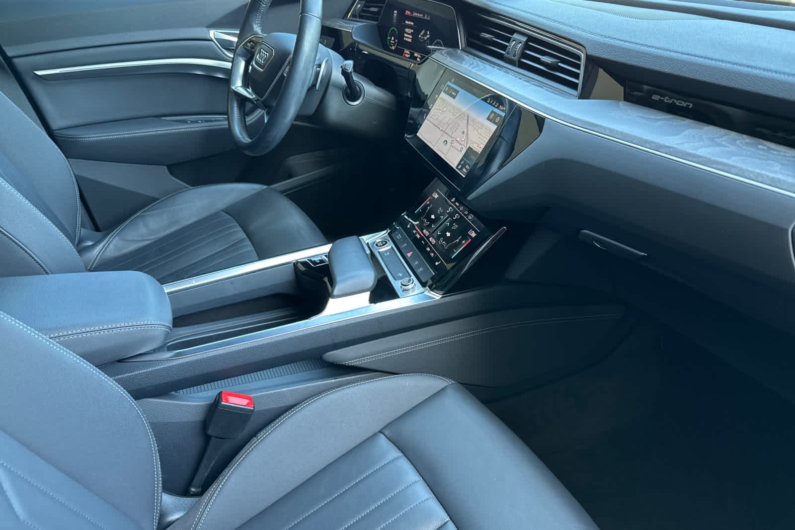 2021 Audi e-tron Premium 16