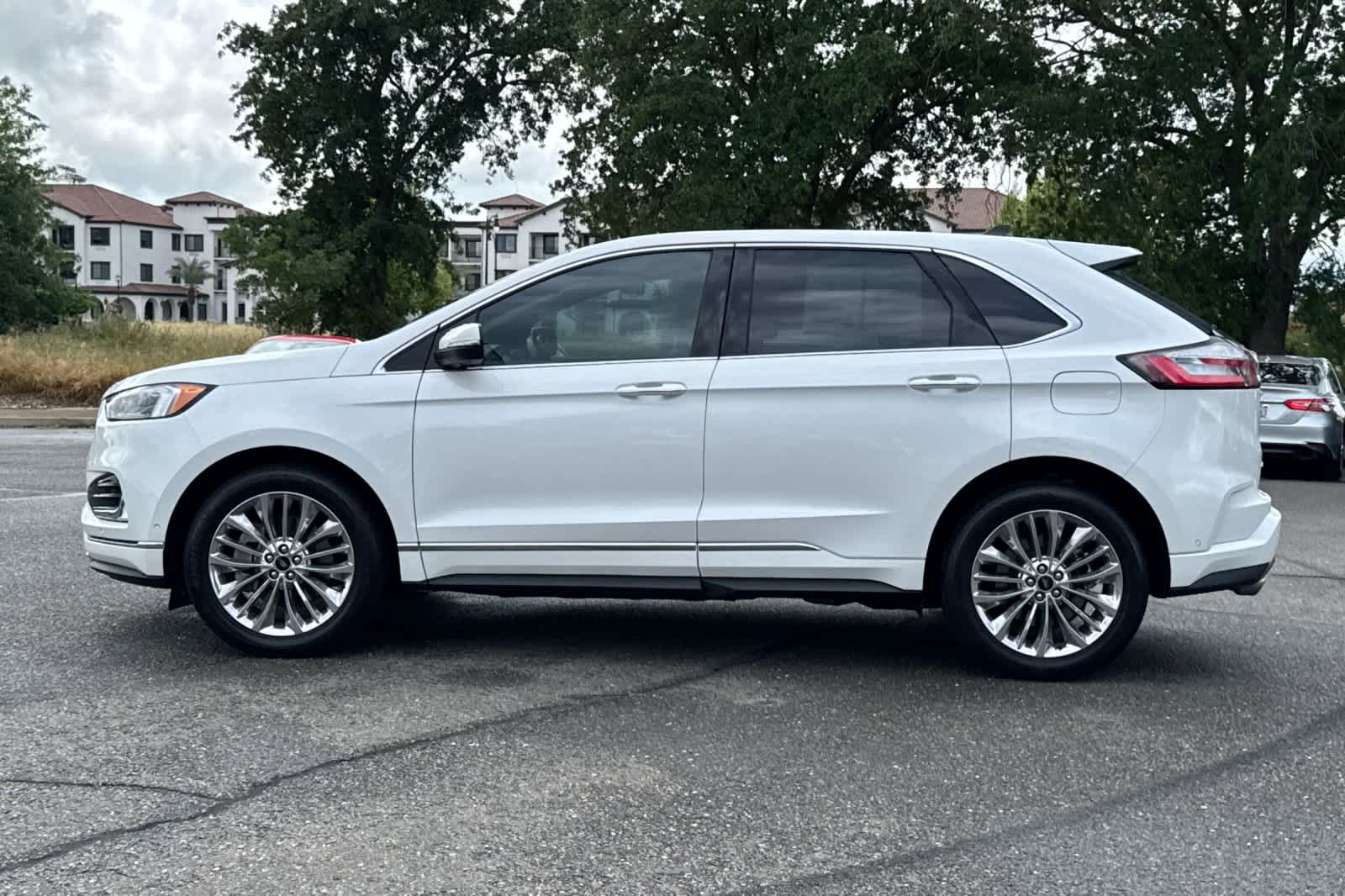 2024 Ford Edge Titanium photo 4
