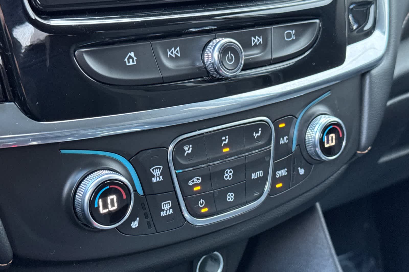 Thumbnail: 2021 Chevrolet Traverse - 21