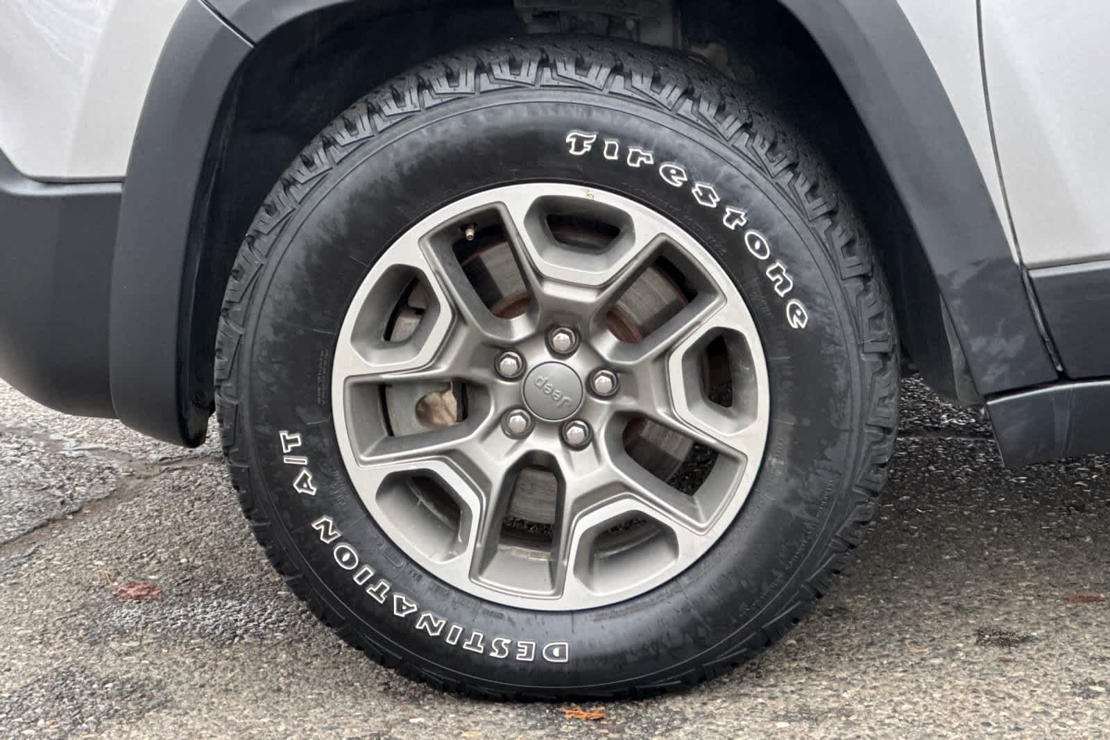 Thumbnail: 2020 Jeep Cherokee - 25