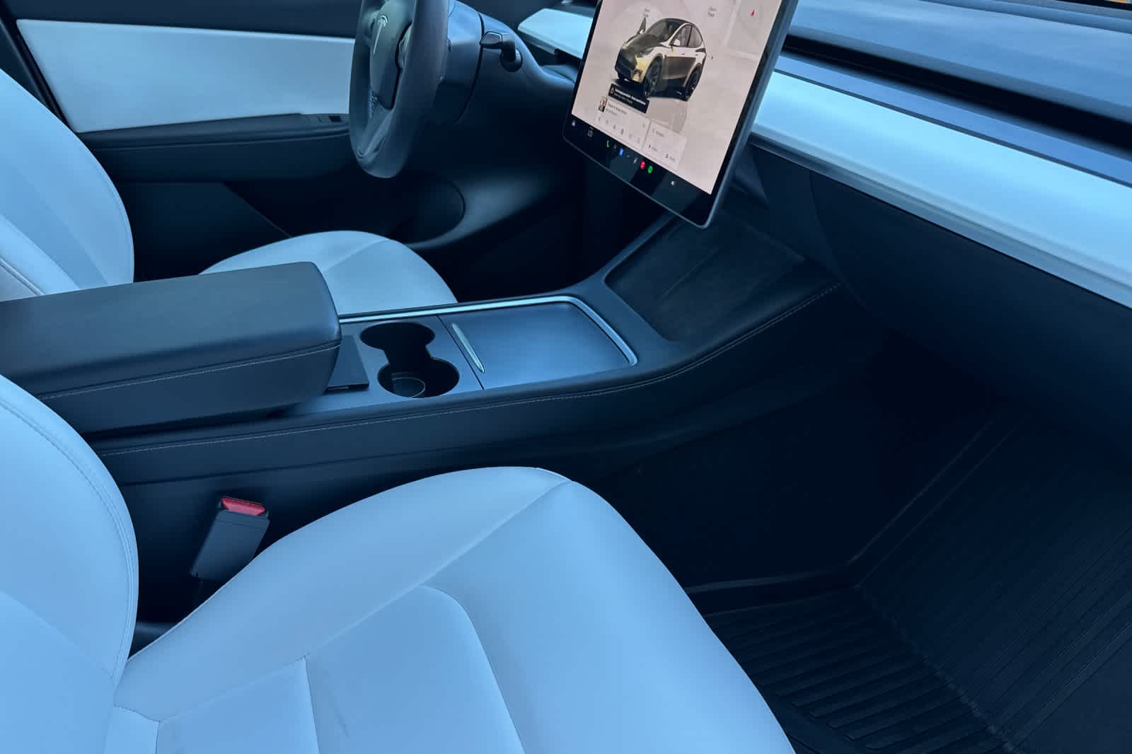 Thumbnail: 2022 Tesla Model Y - 17