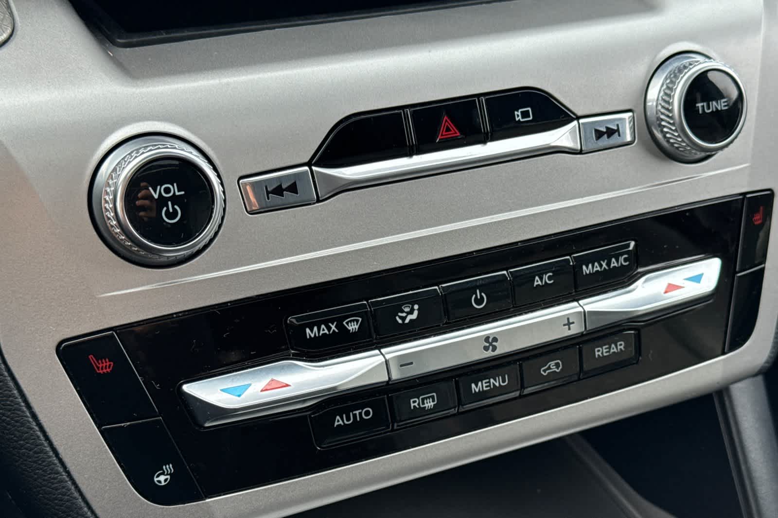 Thumbnail: 2022 Ford Explorer - 22