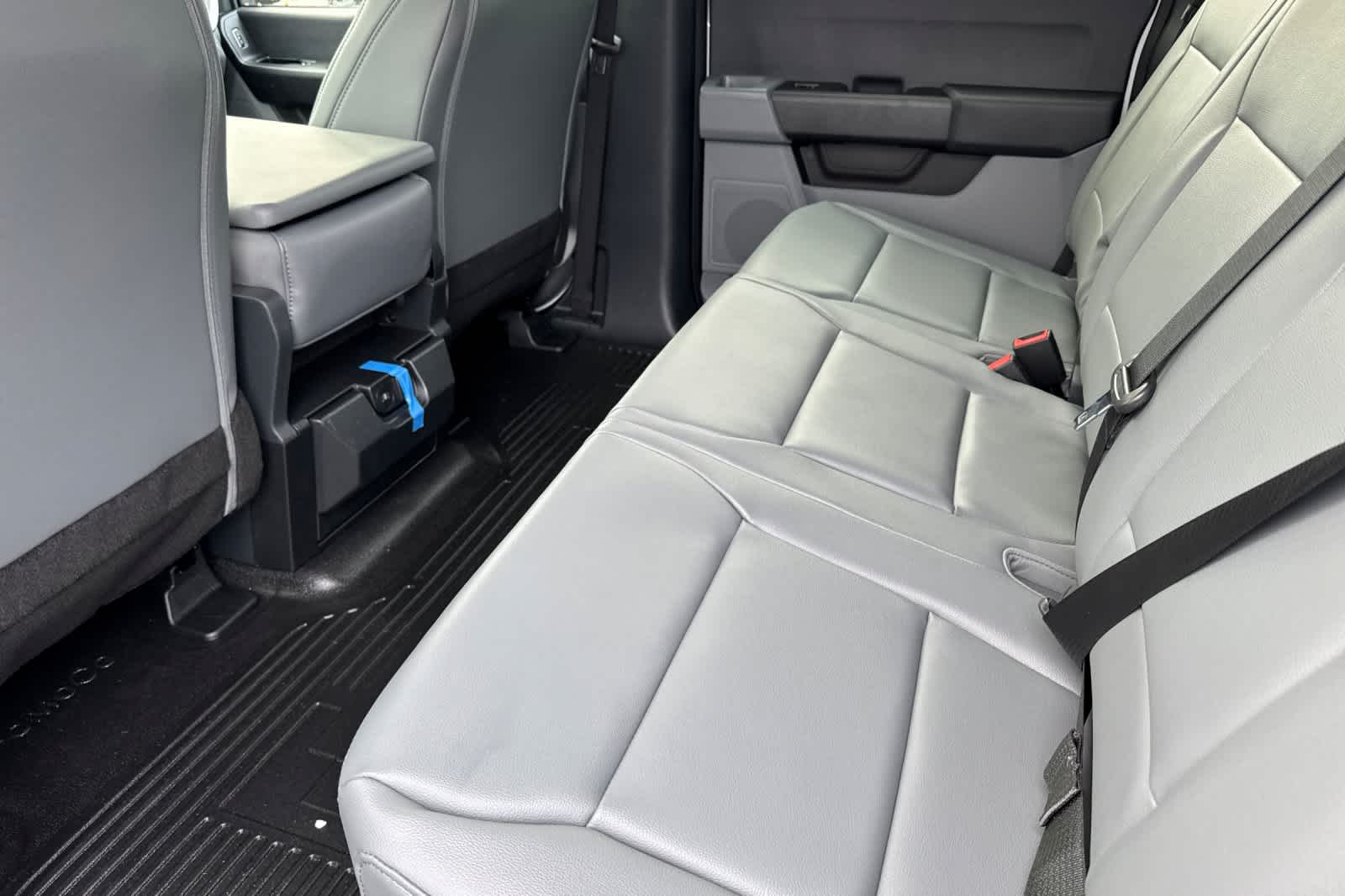2025 Ford F-550 photo 4
