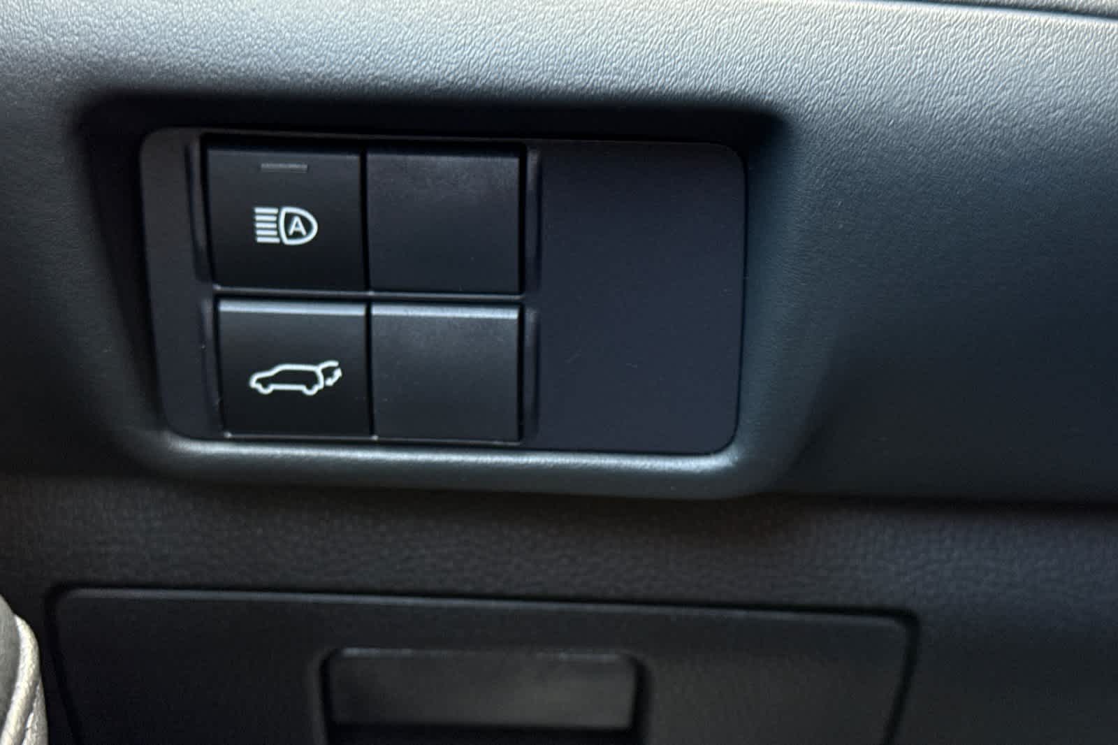 Thumbnail: 2021 Toyota Highlander - 30