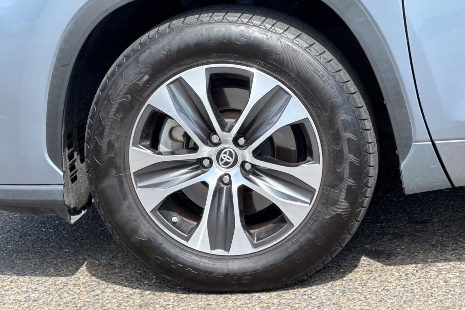 Thumbnail: 2021 Toyota Highlander - 28