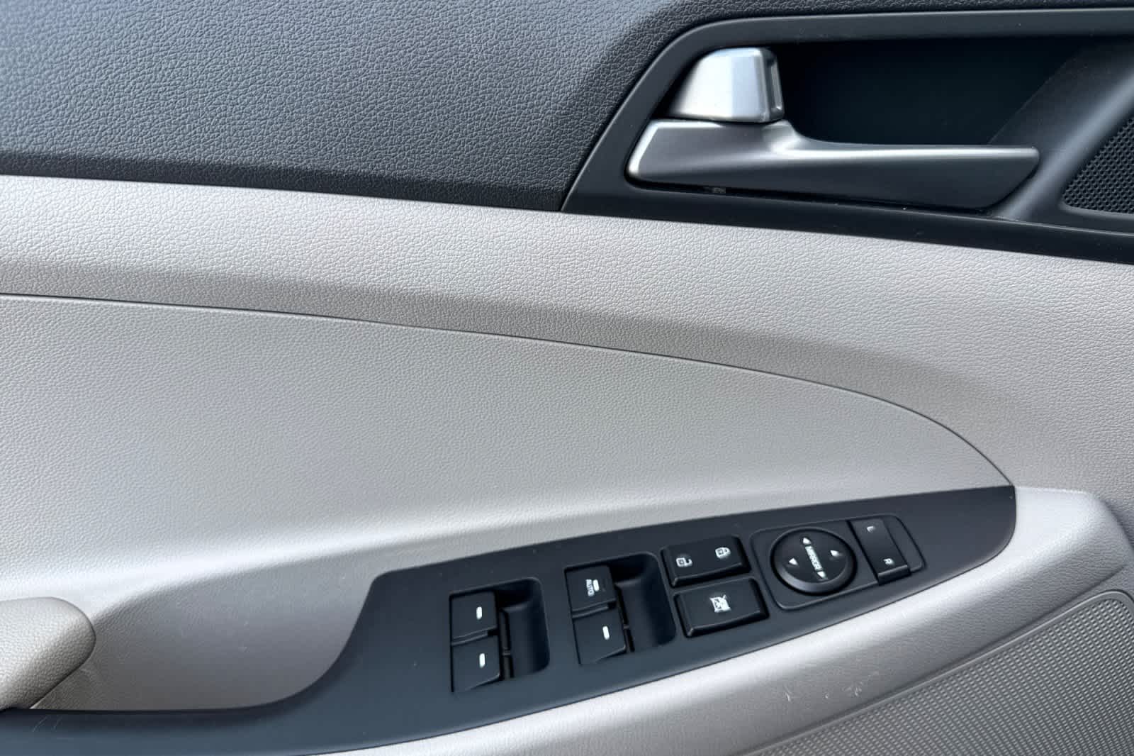 Thumbnail: 2016 Hyundai Tucson - 12