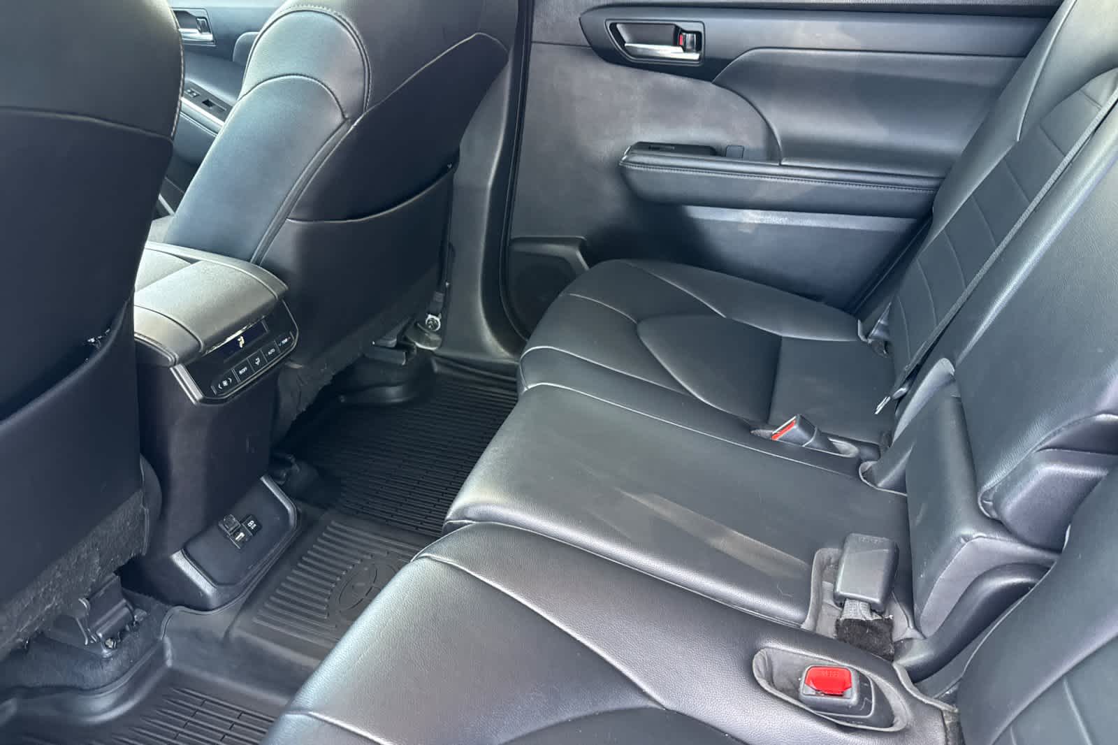 Thumbnail: 2021 Toyota Highlander - 4