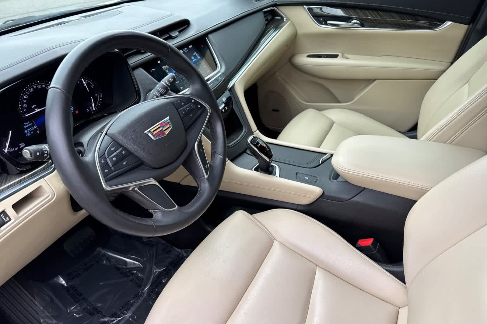 Thumbnail: 2017 Cadillac XT5 - 11