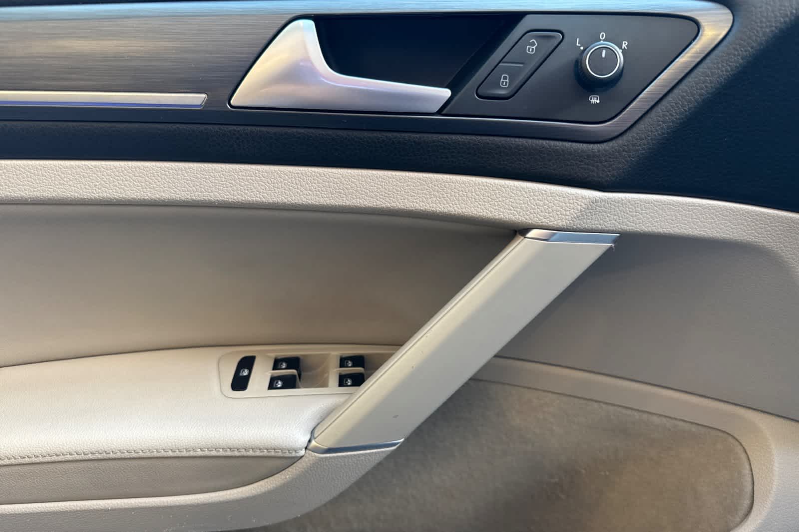 Thumbnail: 2019 Volkswagen e-Golf - 12
