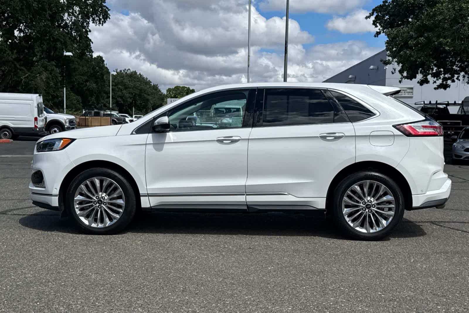 2022 Ford Edge Titanium photo 4