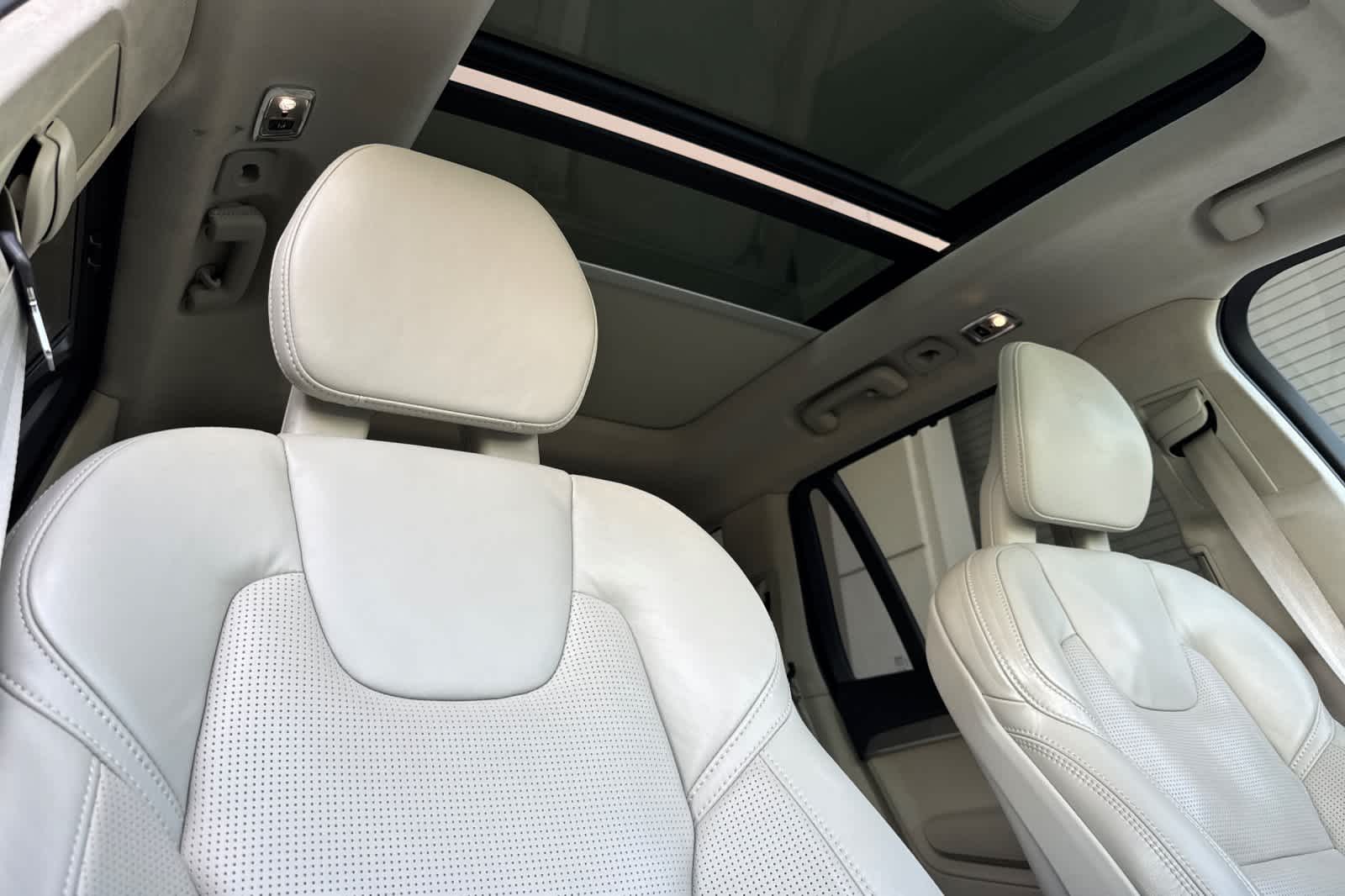 Thumbnail: 2022 Volvo XC90 - 18