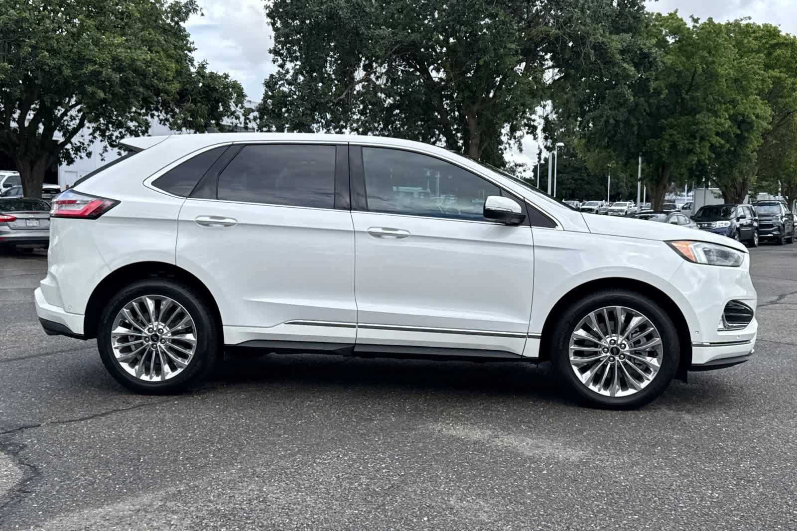 2024 Ford Edge Titanium photo 3