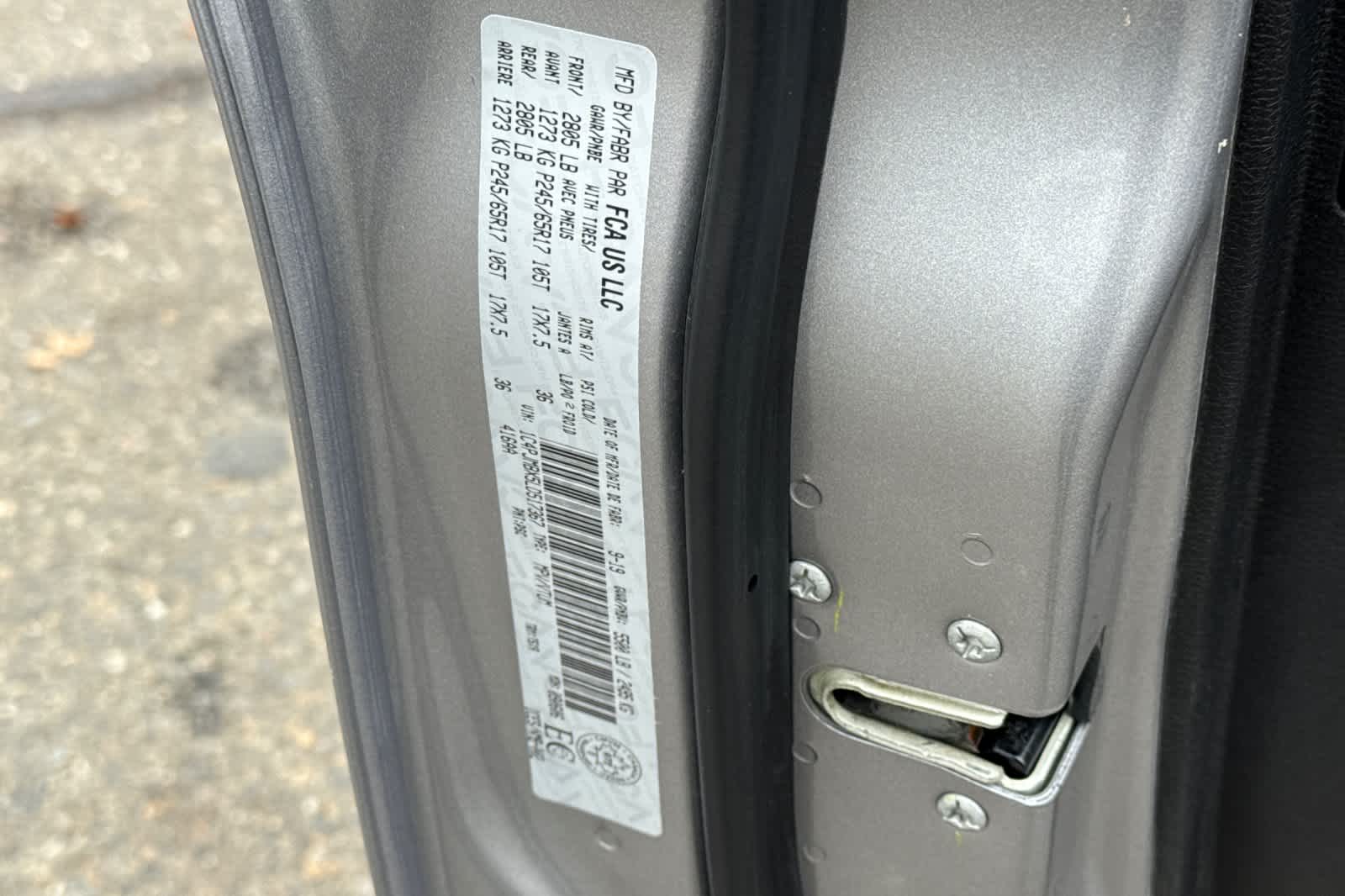 Thumbnail: 2020 Jeep Cherokee - 27