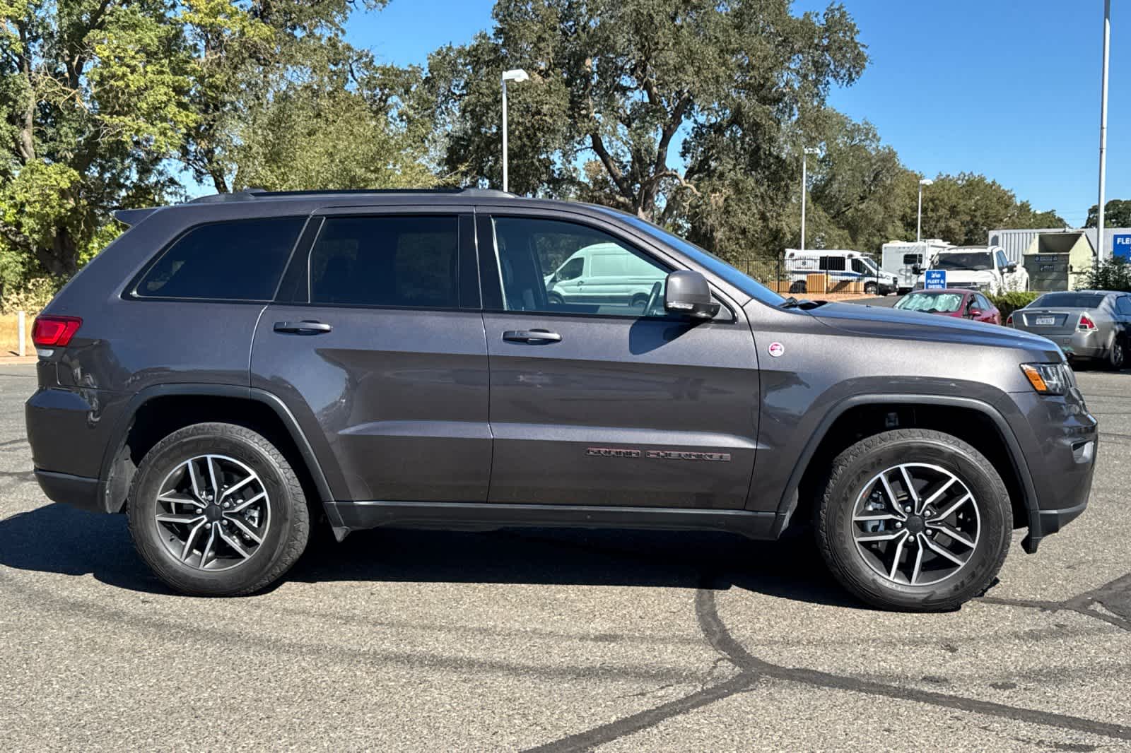 Thumbnail: 2020 Jeep Grand Cherokee - 8
