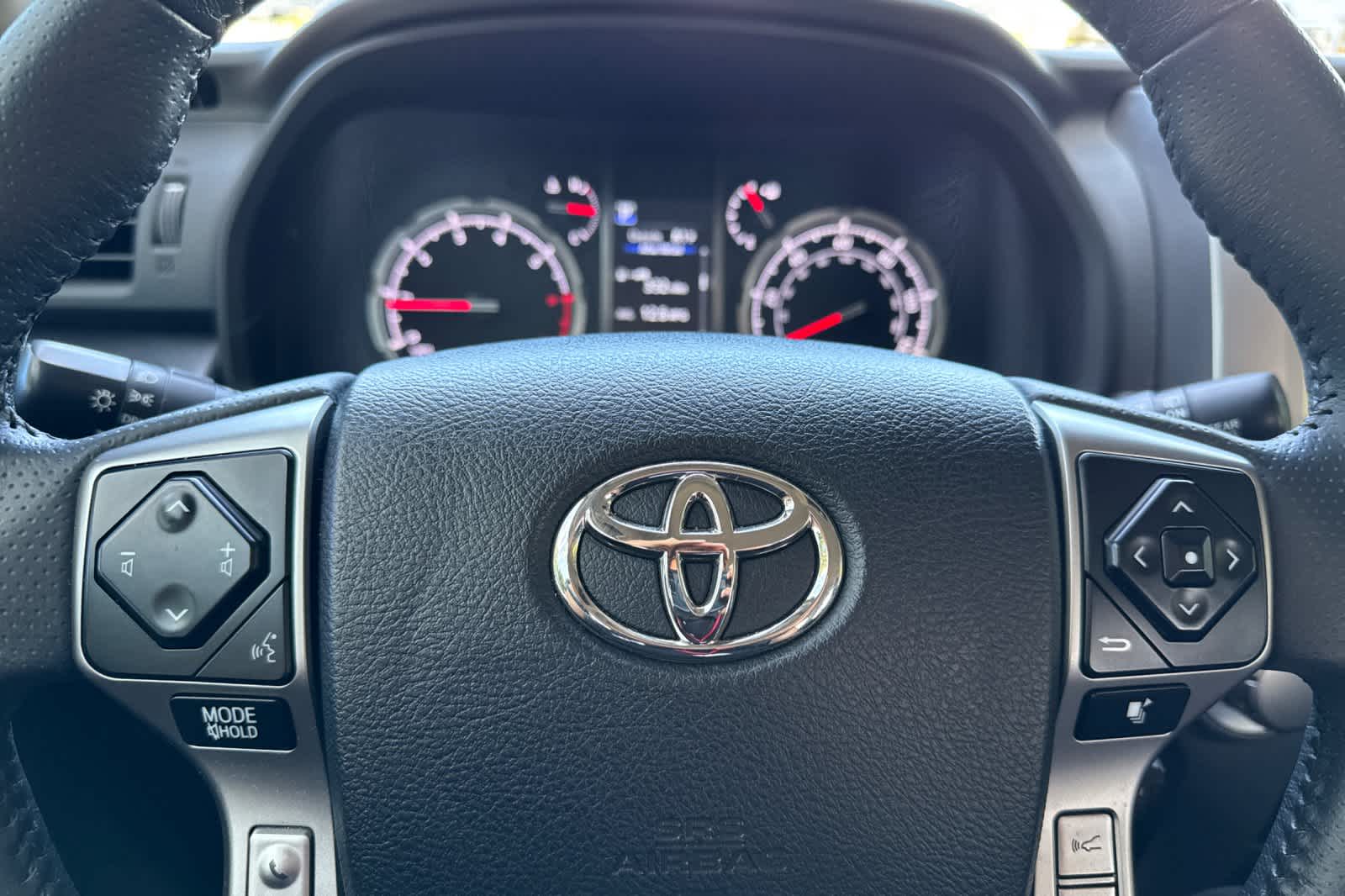 Thumbnail: 2022 Toyota 4Runner - 23