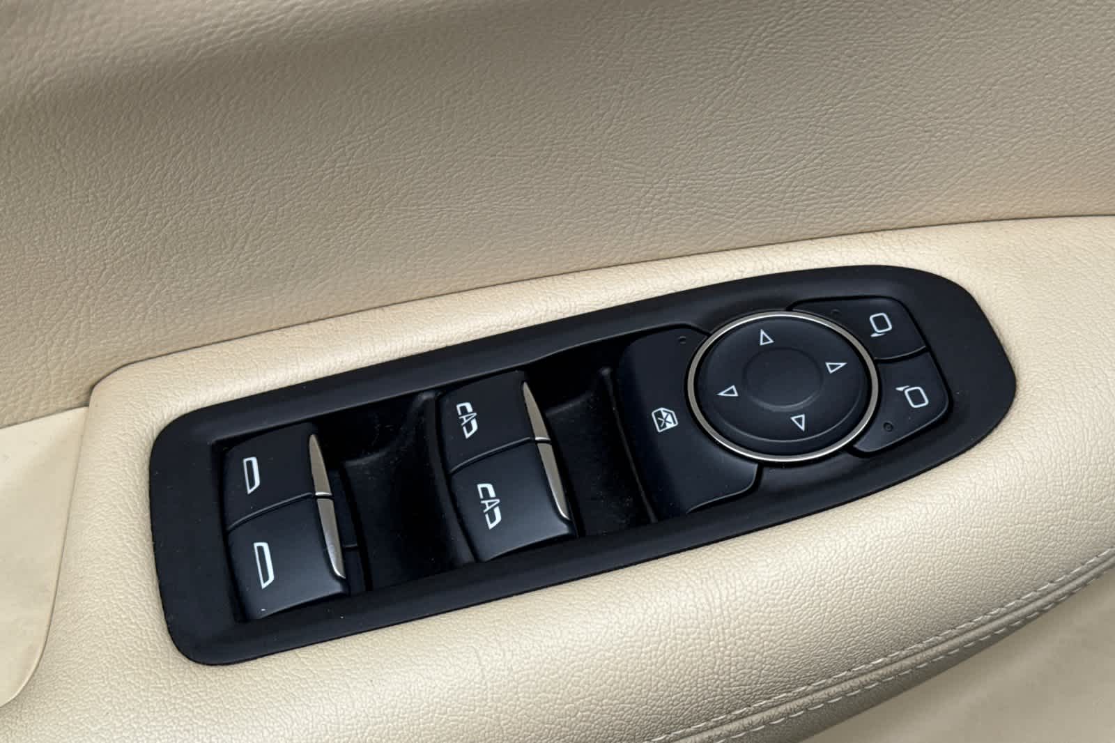 Thumbnail: 2017 Cadillac XT5 - 13