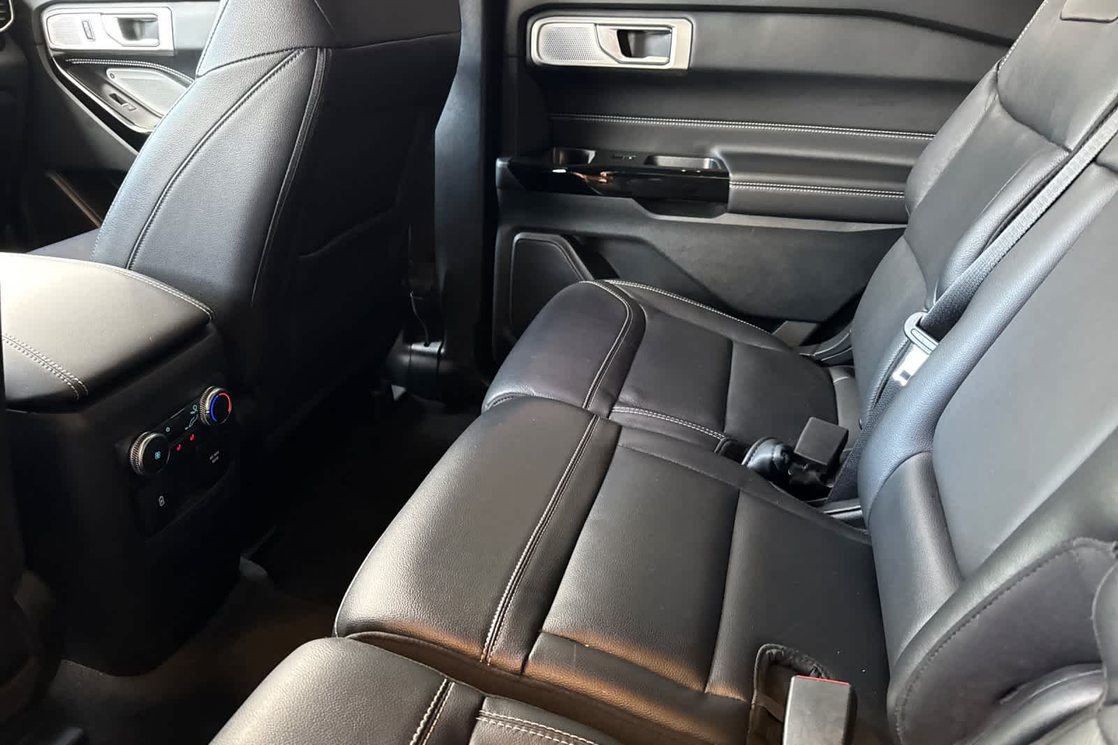 2022 Ford Explorer ST photo 2